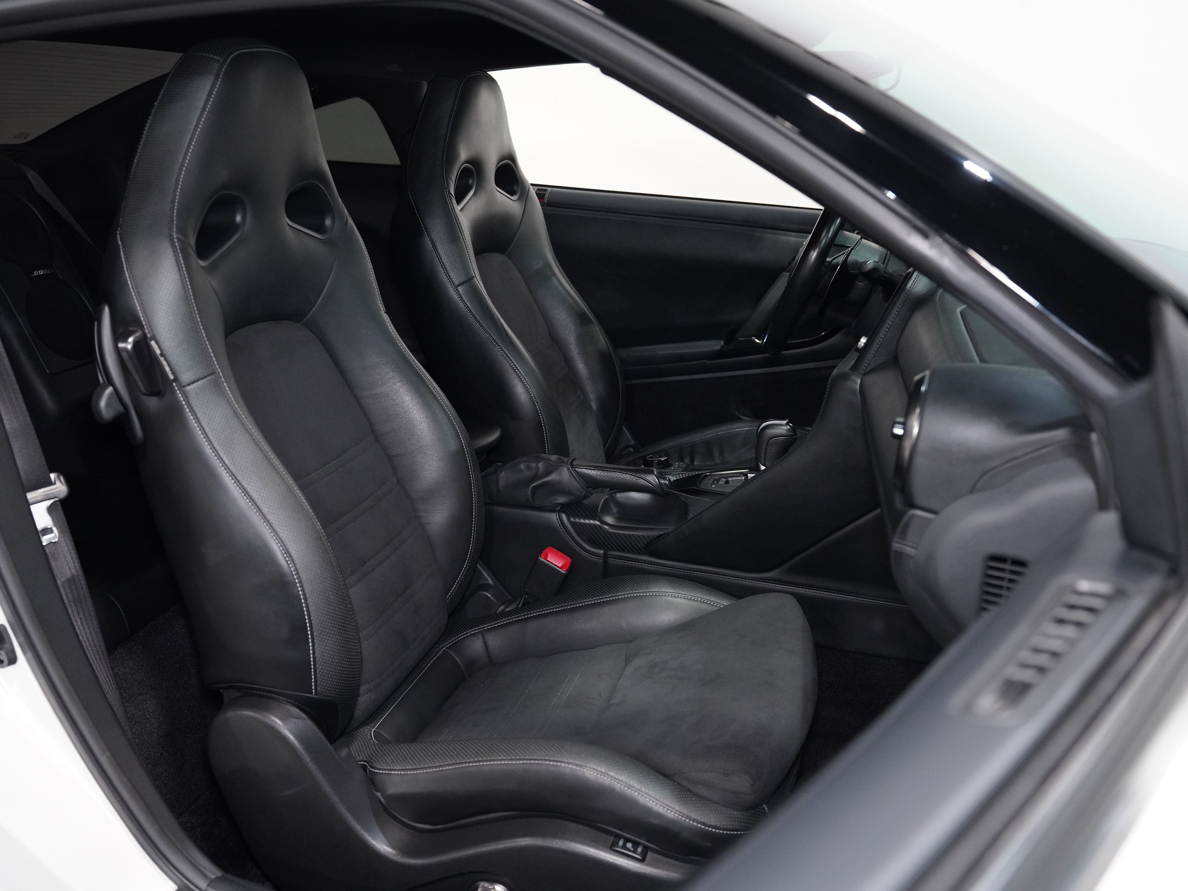 WHITE, 2017 NISSAN GT-R Image 33