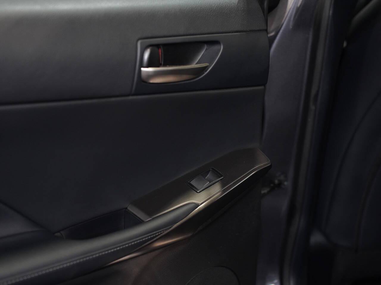 CLOUDBURST GRAY, 2021 LEXUS IS Image 28