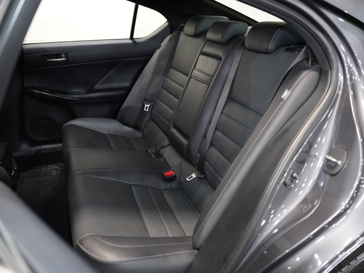 CLOUDBURST GRAY, 2021 LEXUS IS Image 36