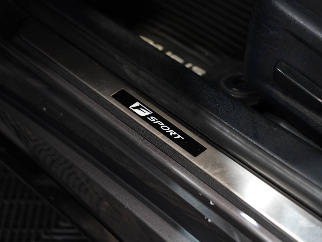 CLOUDBURST GRAY, 2021 LEXUS IS Image 29