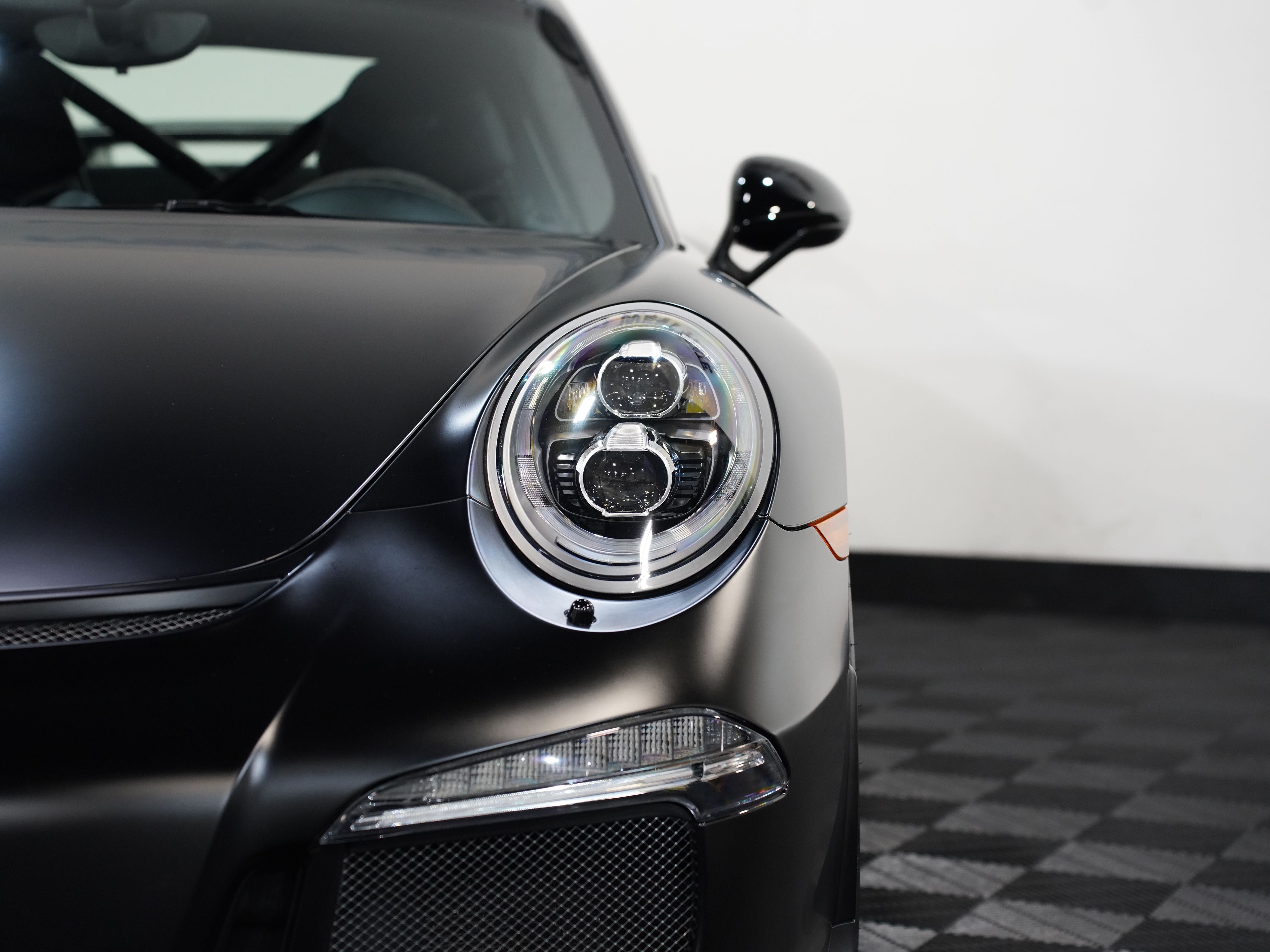 BLACK, 2015 PORSCHE 911 Image 10