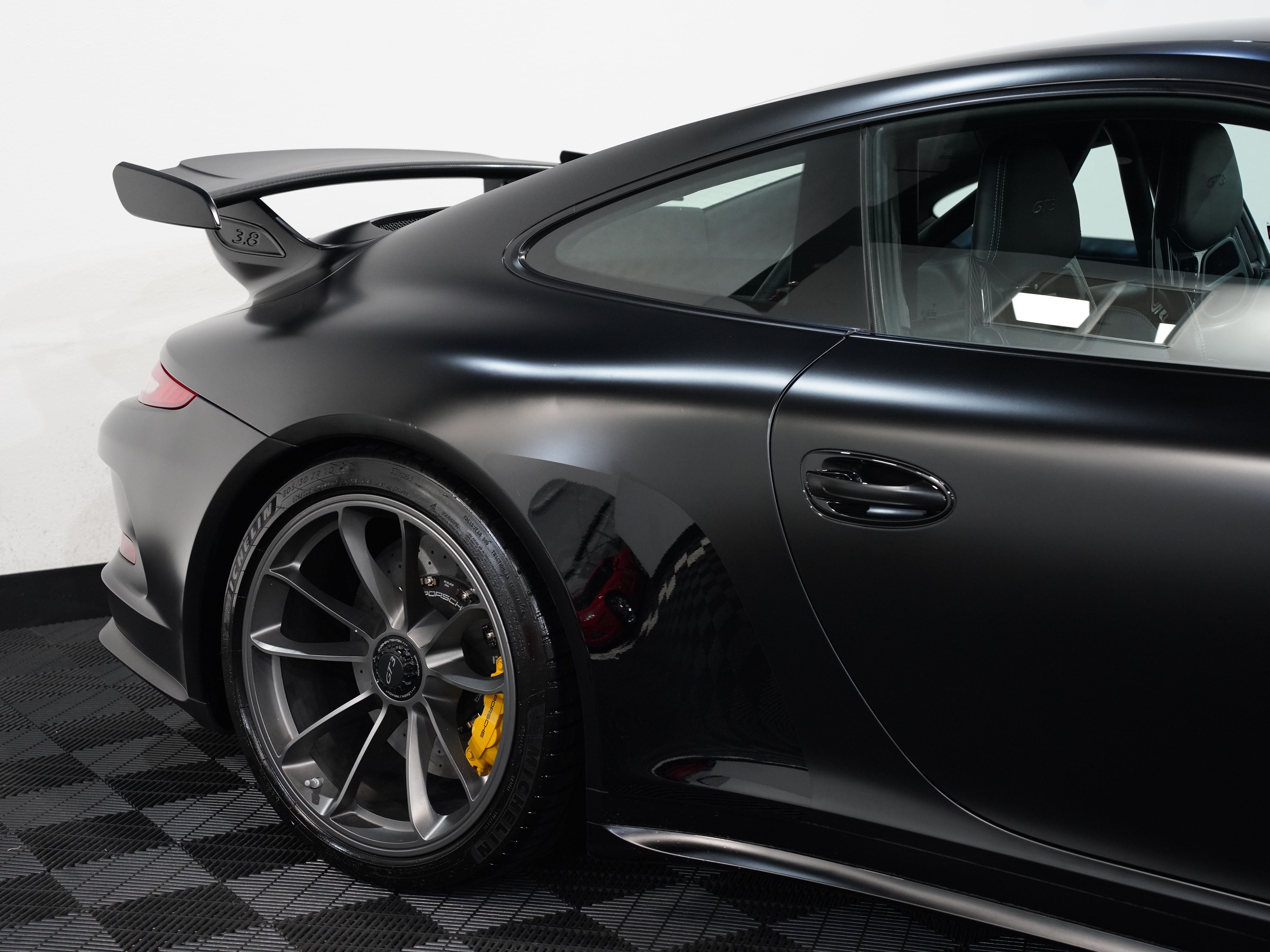BLACK, 2015 PORSCHE 911 Image 15