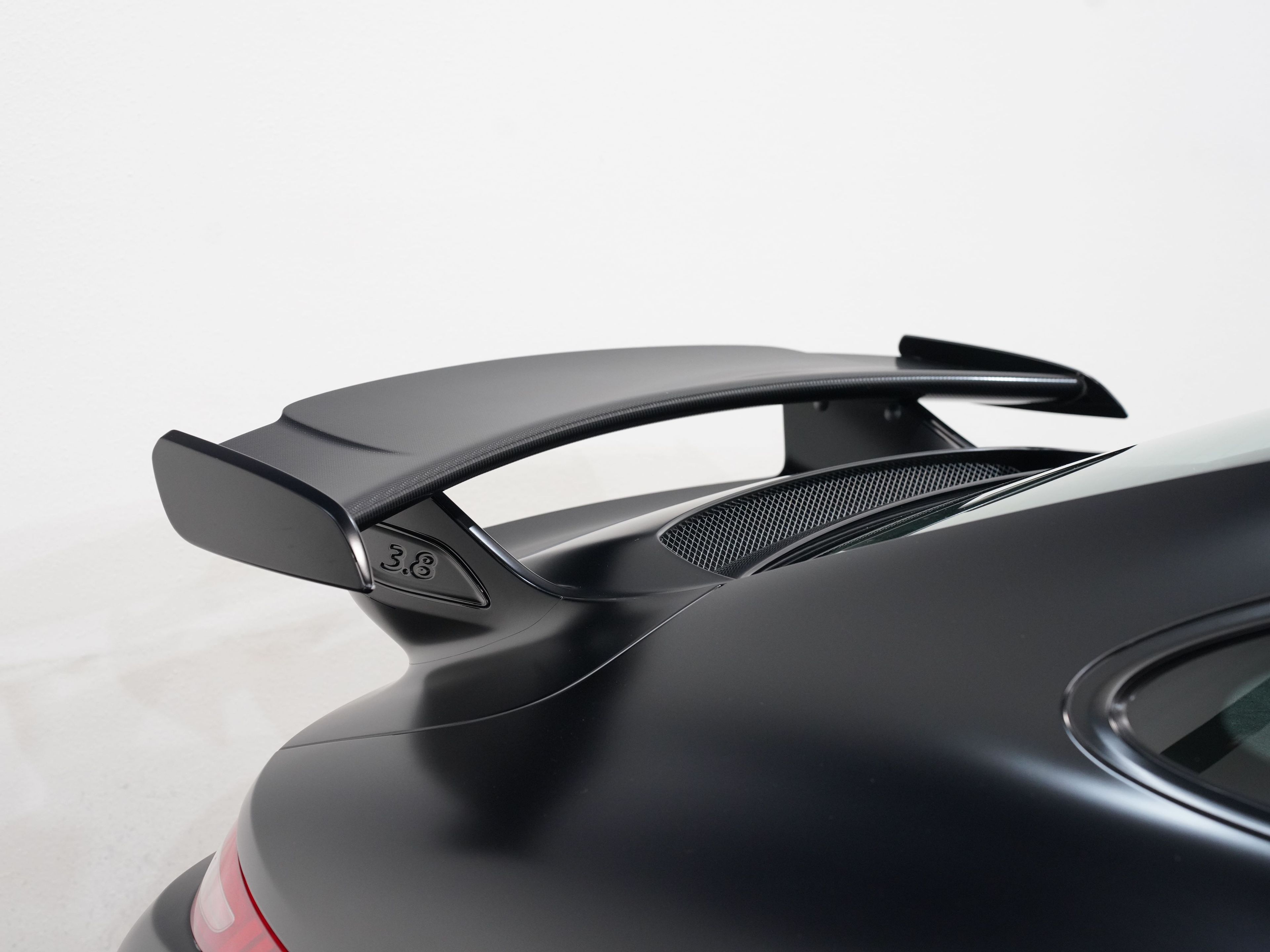 BLACK, 2015 PORSCHE 911 Image 16