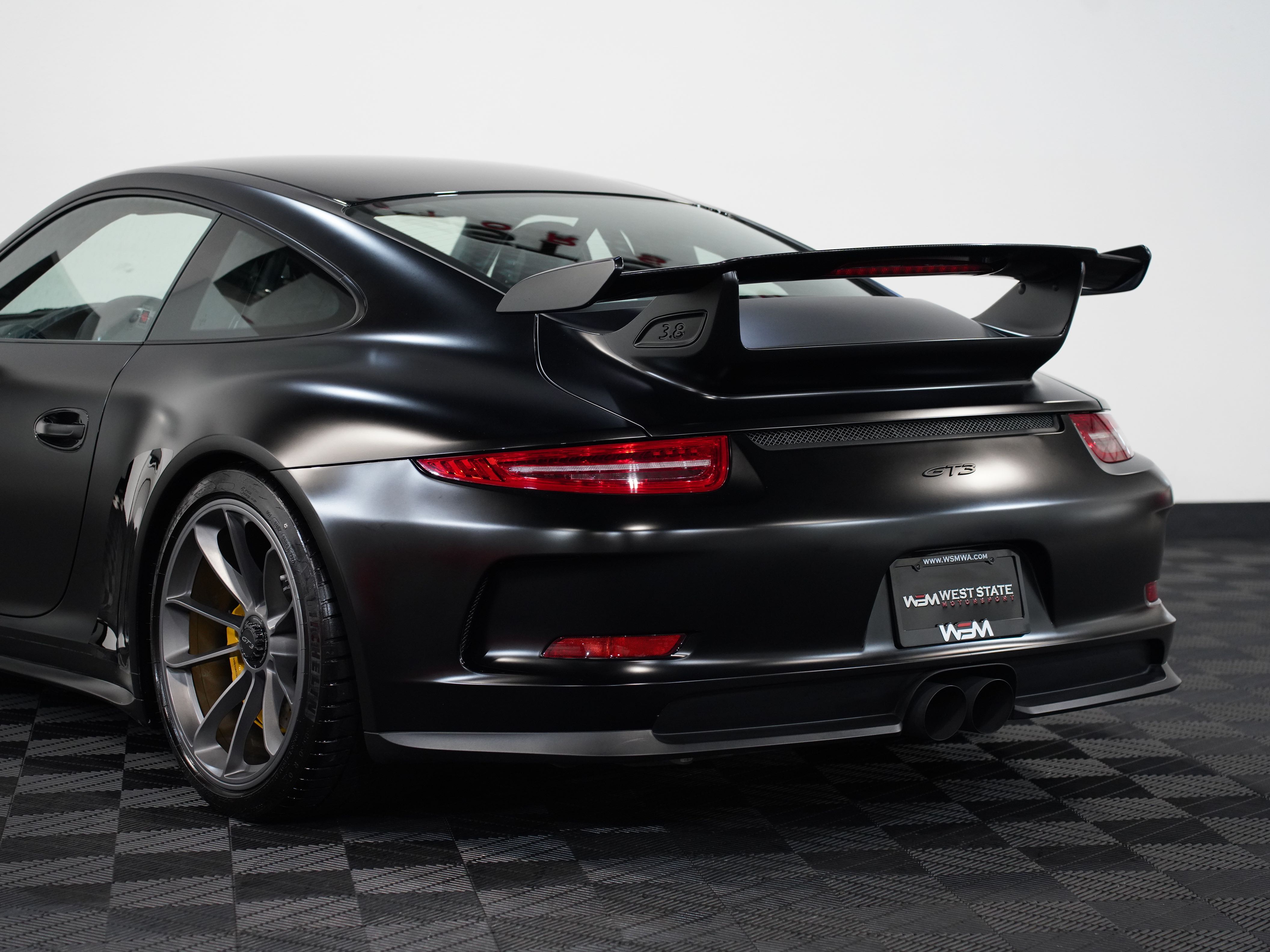 BLACK, 2015 PORSCHE 911 Image 20
