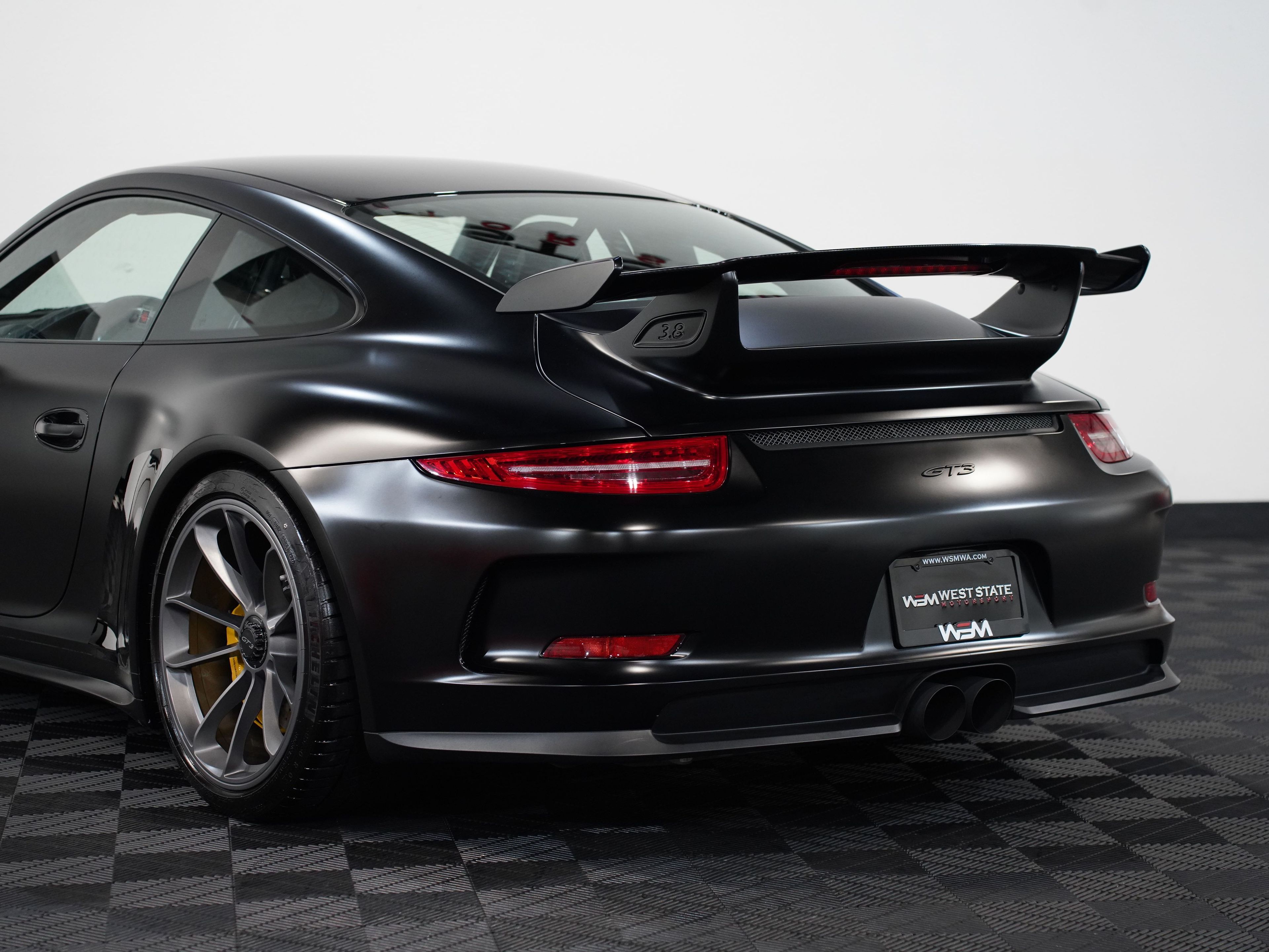 BLACK, 2015 PORSCHE 911 Image 20