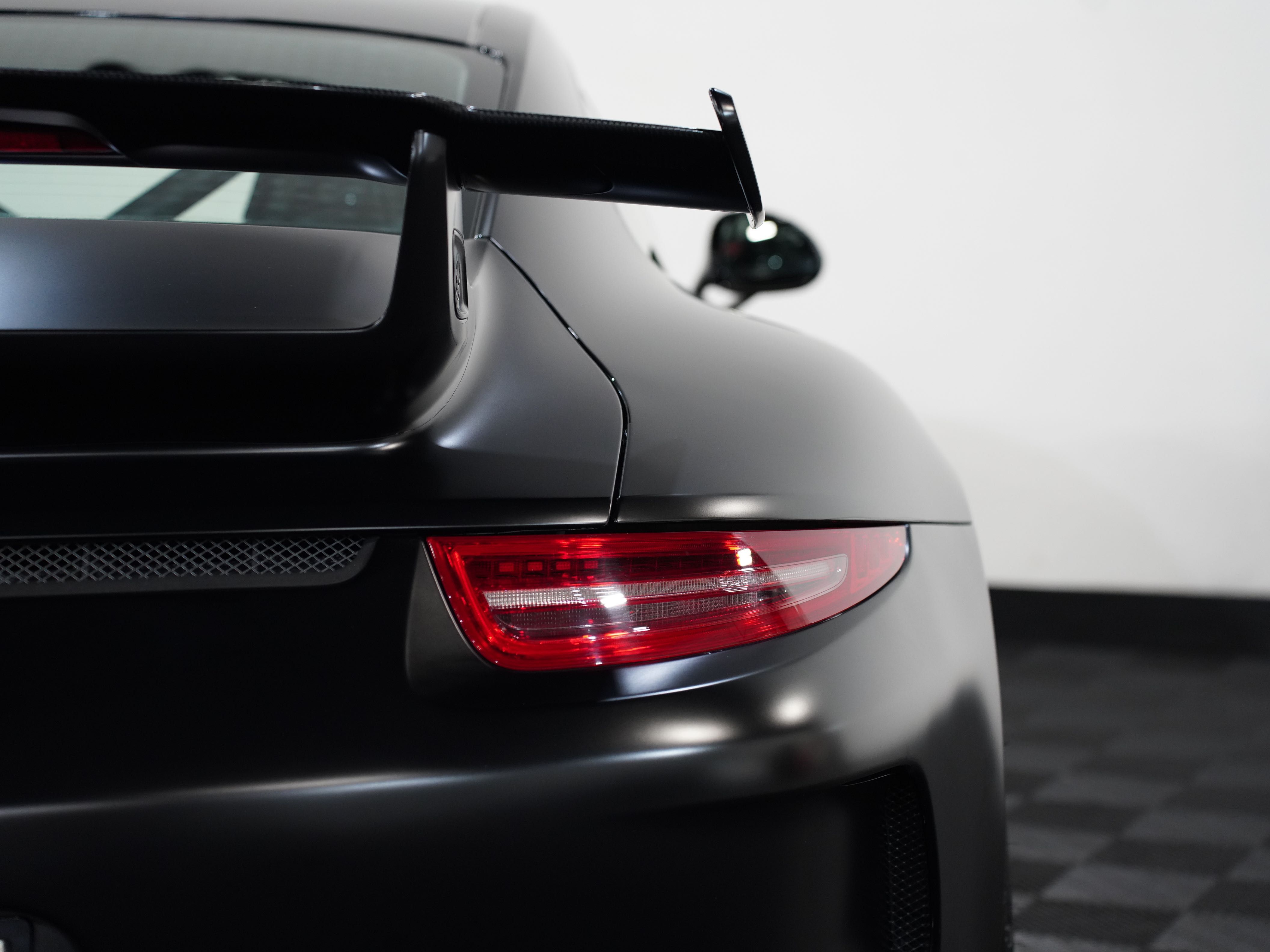 BLACK, 2015 PORSCHE 911 Image 21