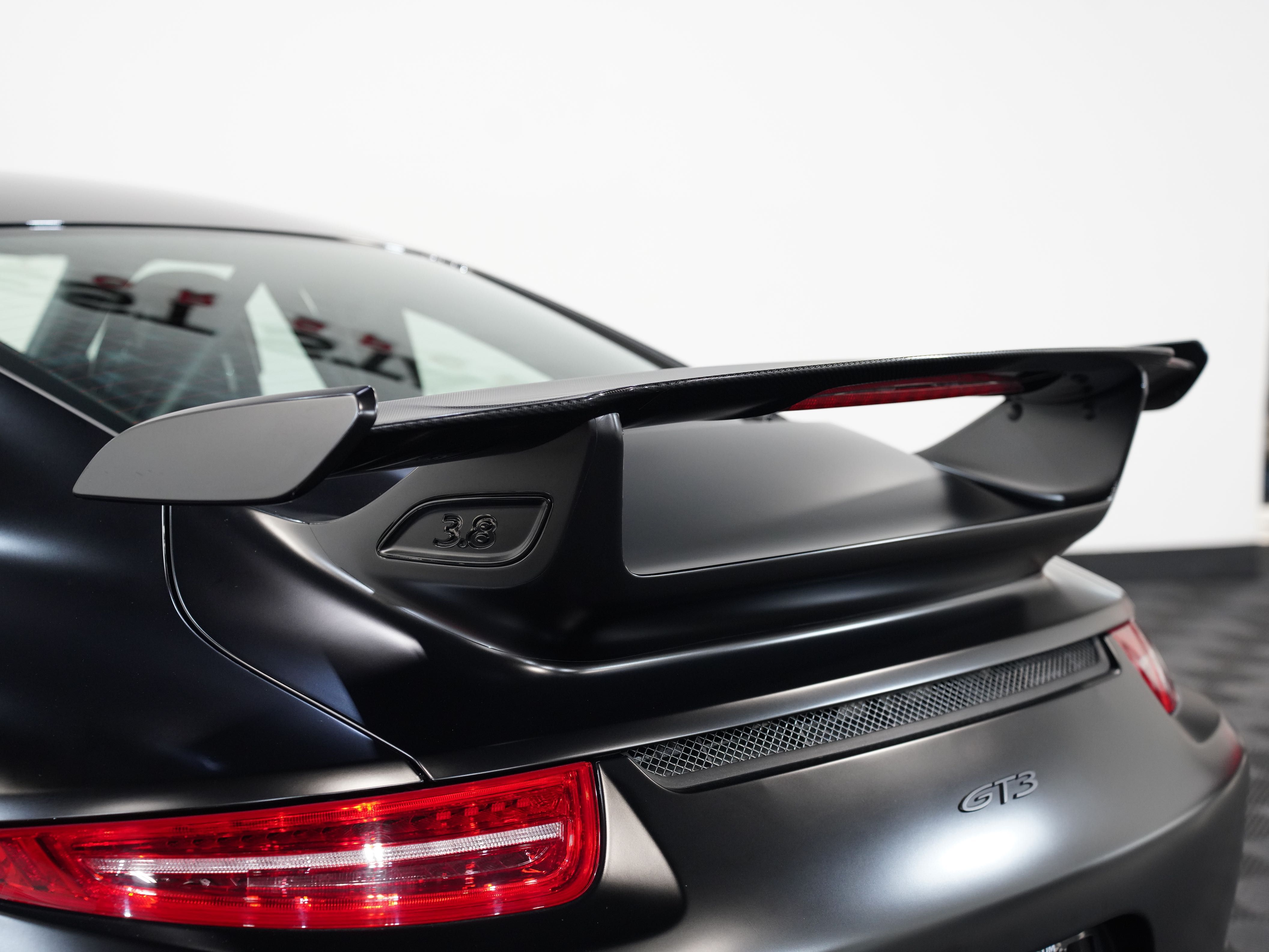BLACK, 2015 PORSCHE 911 Image 23