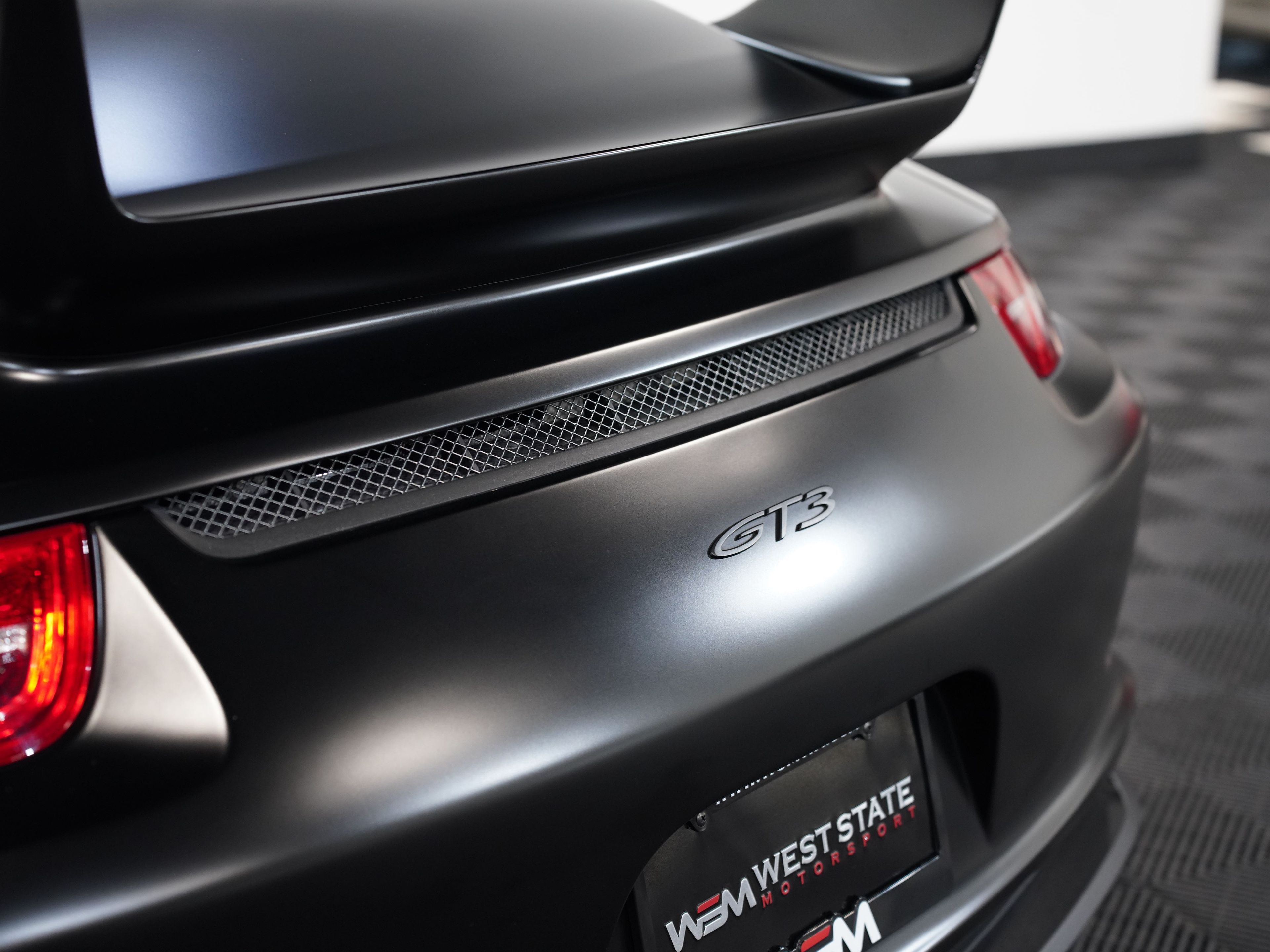 BLACK, 2015 PORSCHE 911 Image 24