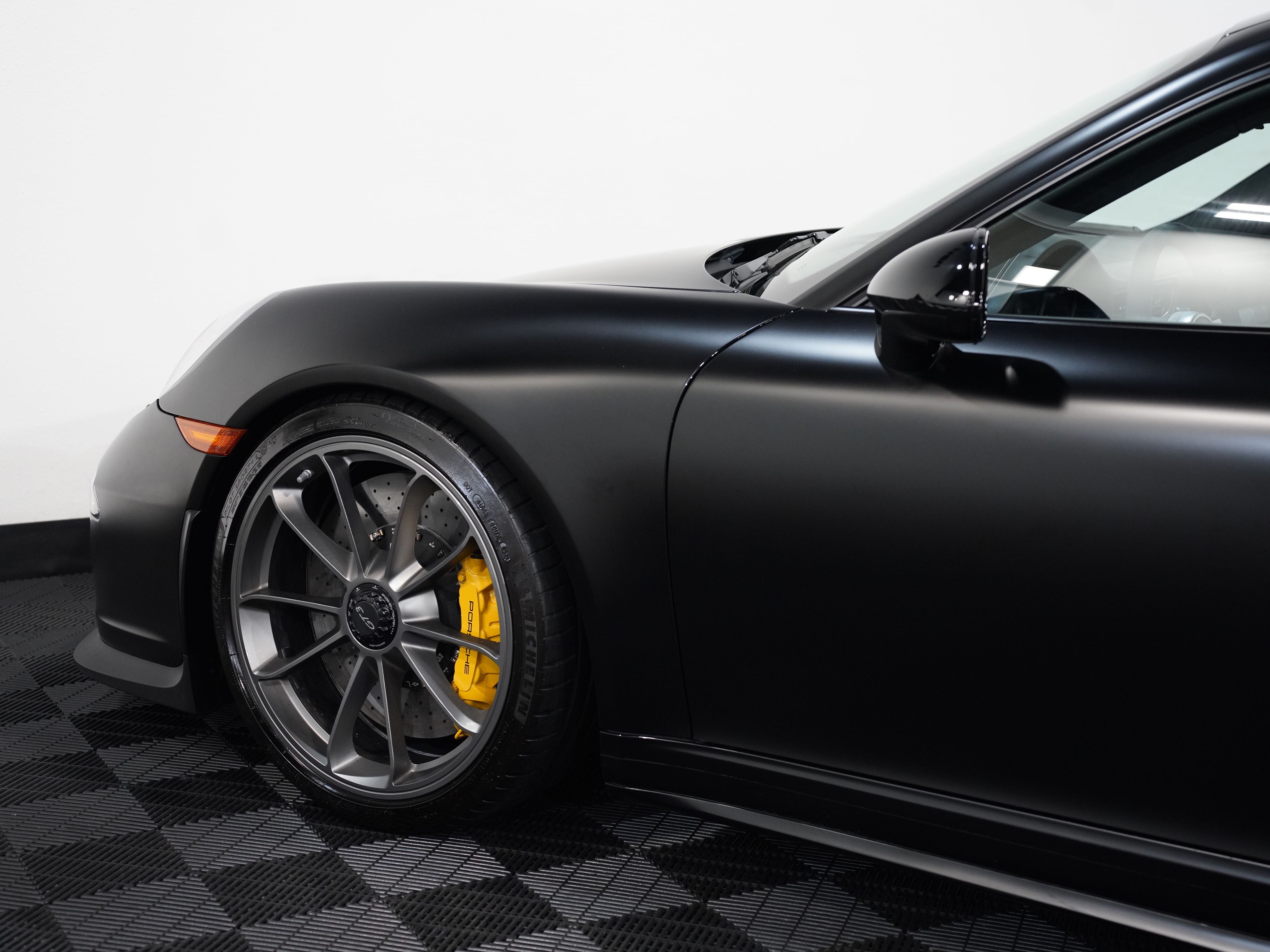 BLACK, 2015 PORSCHE 911 Image 25