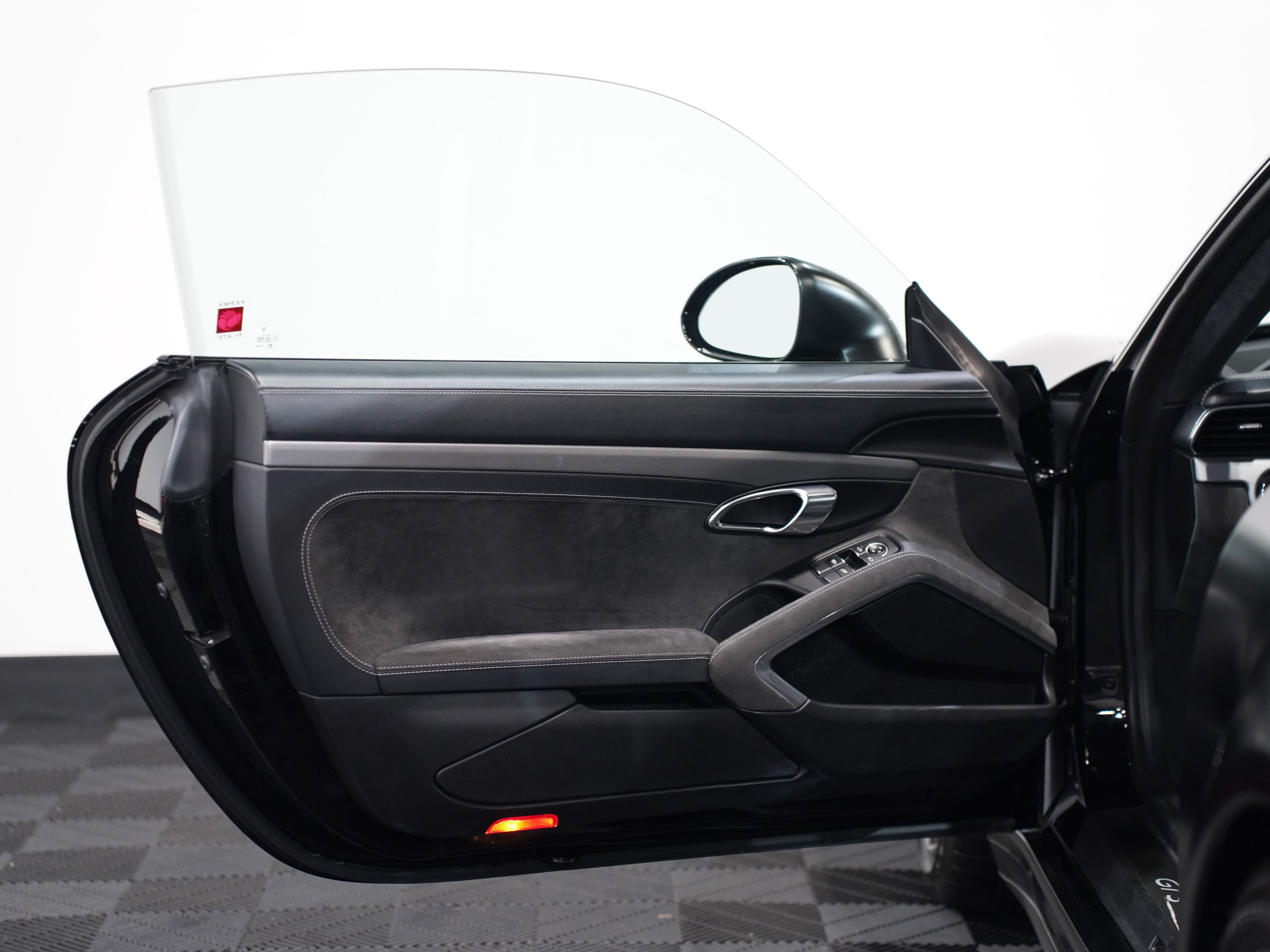 BLACK, 2015 PORSCHE 911 Image 26