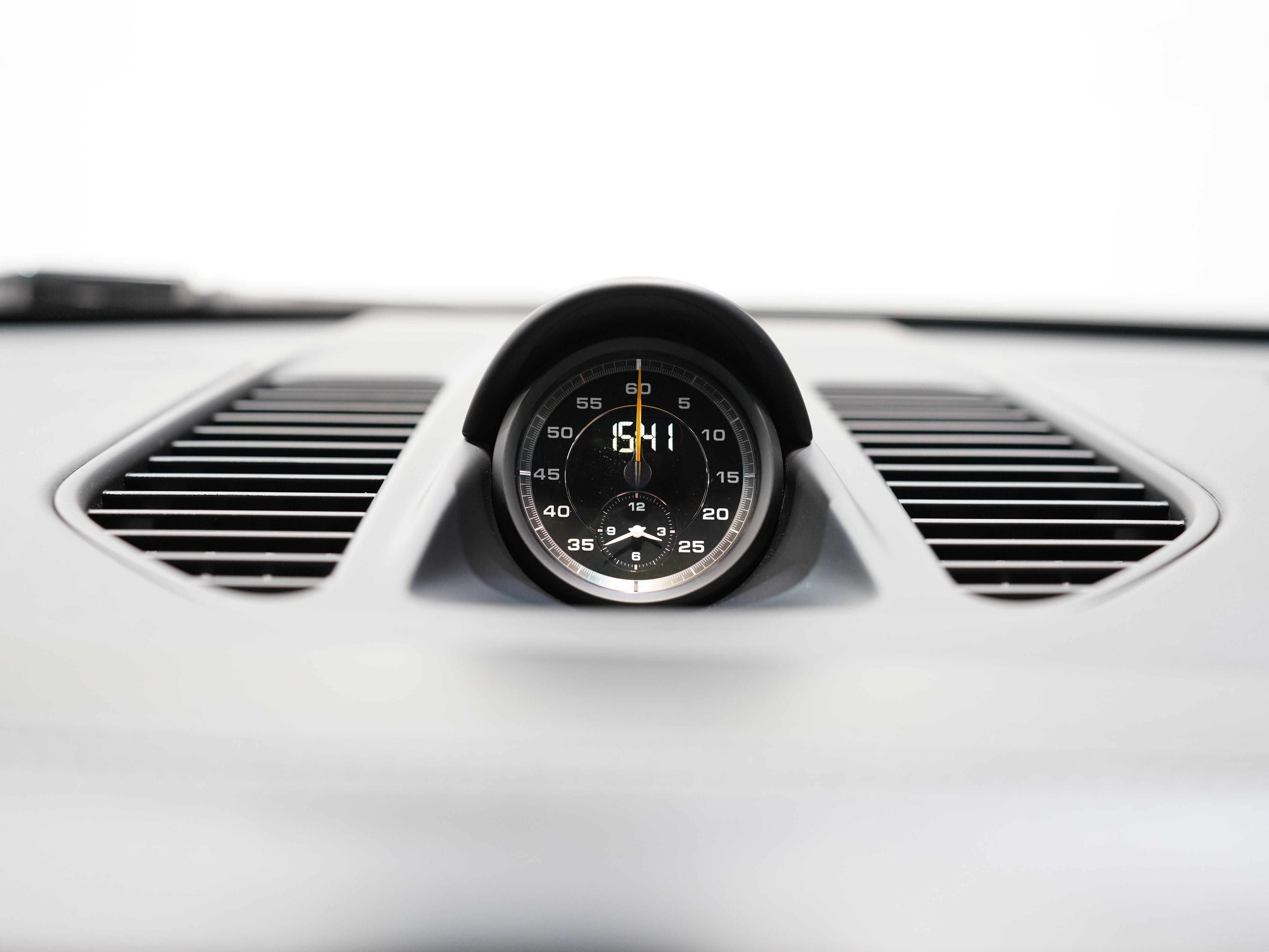 BLACK, 2015 PORSCHE 911 Image 42