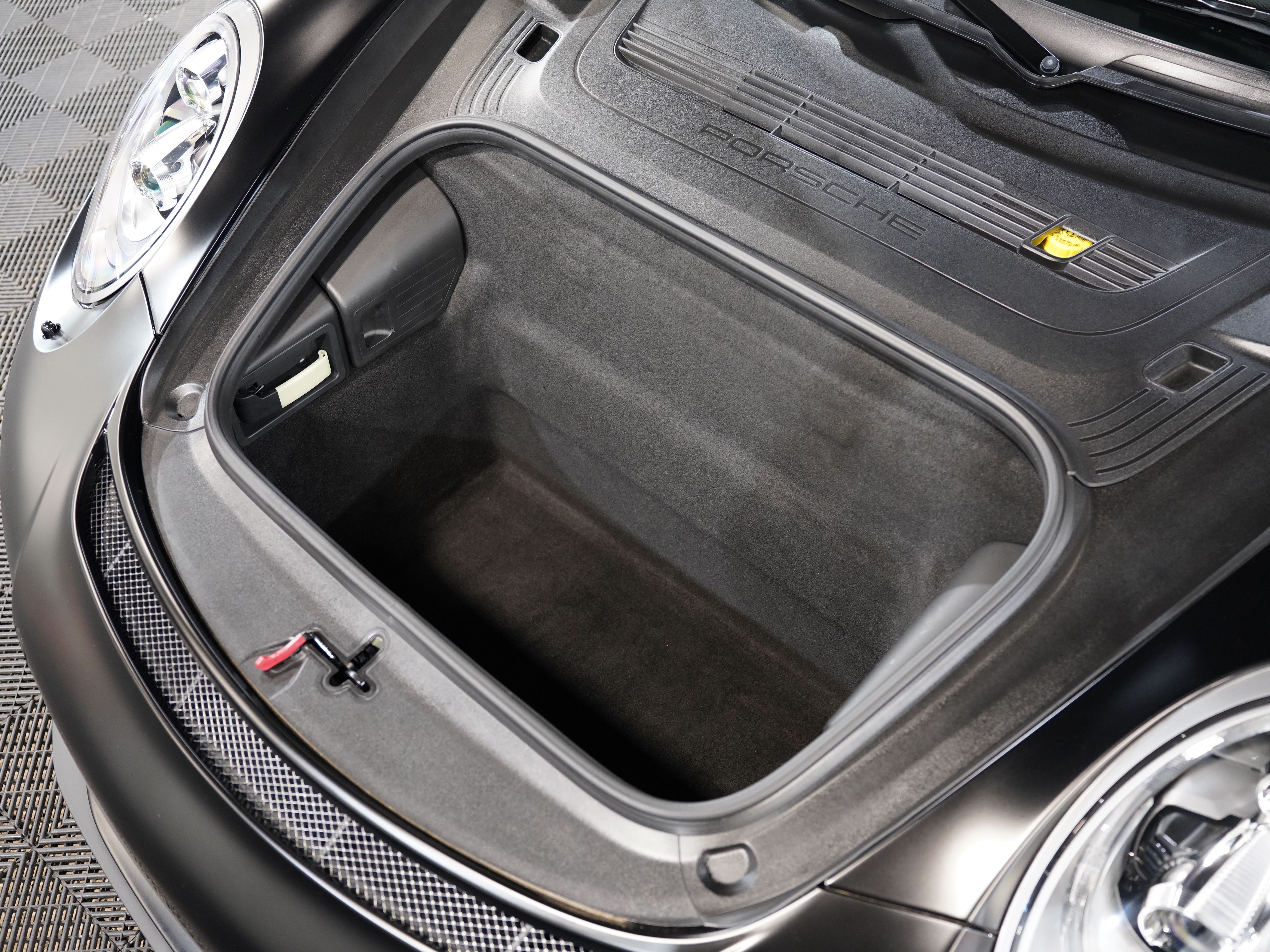 BLACK, 2015 PORSCHE 911 Image 50