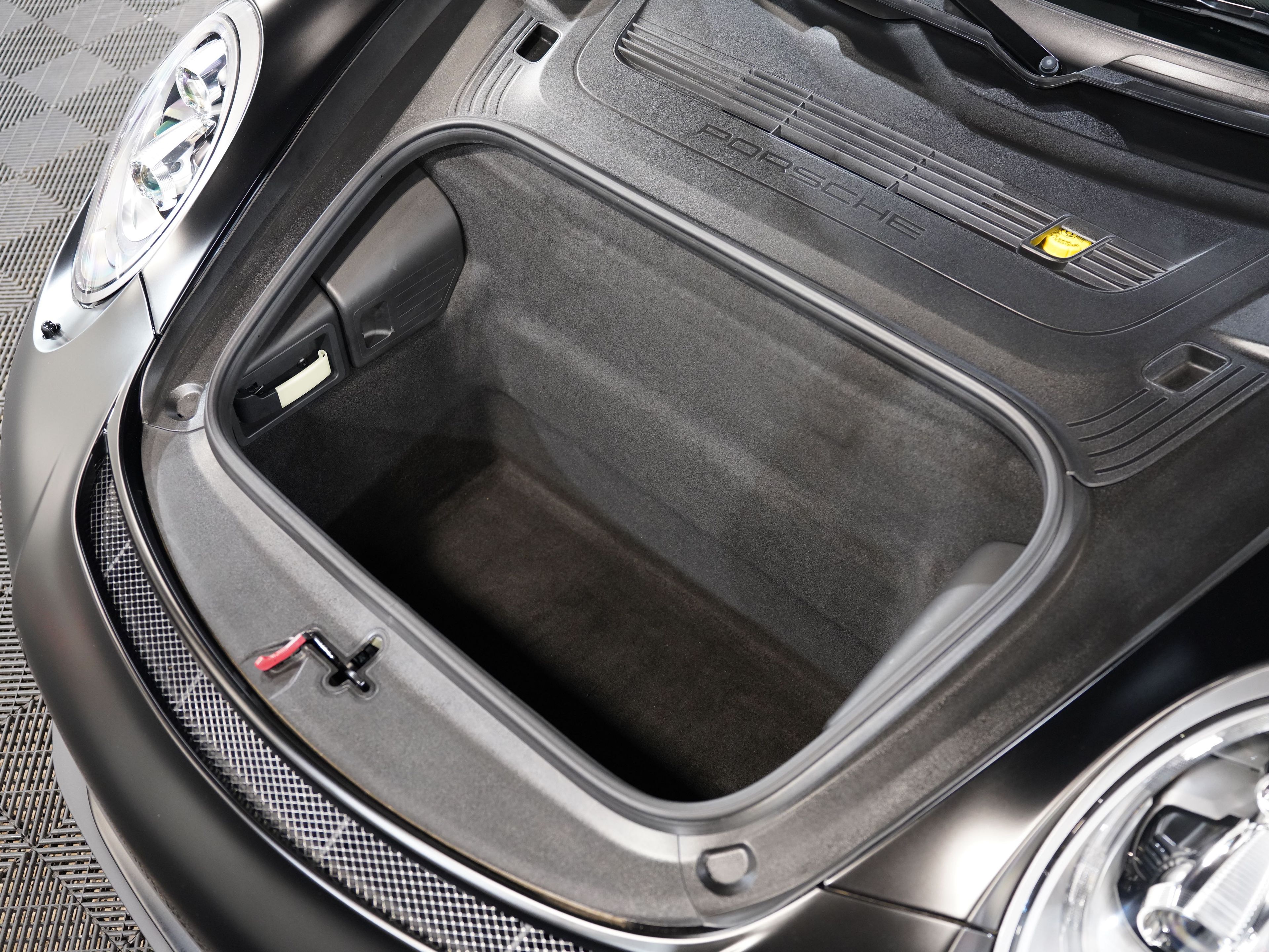 BLACK, 2015 PORSCHE 911 Image 50