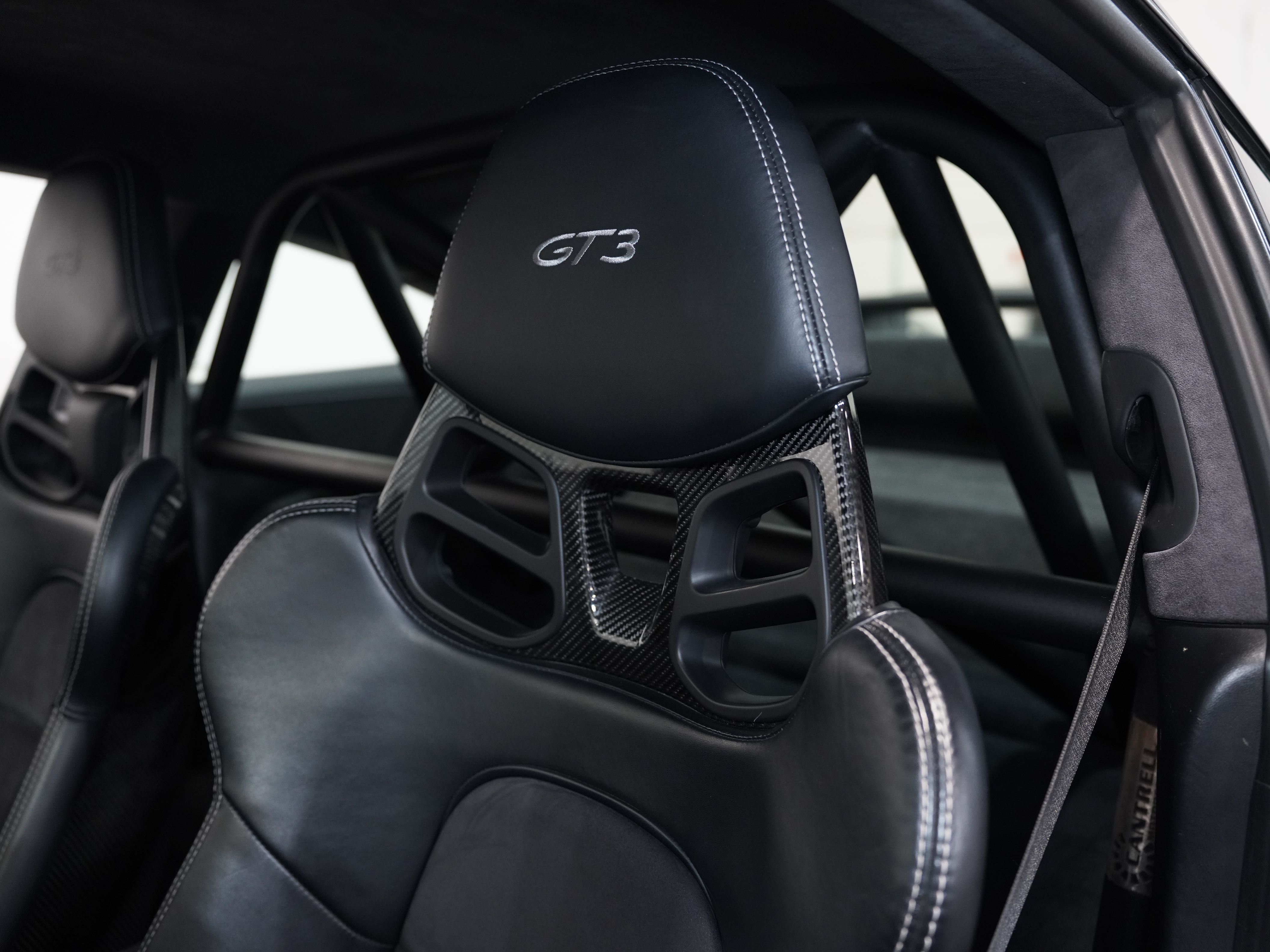 BLACK, 2015 PORSCHE 911 Image 31