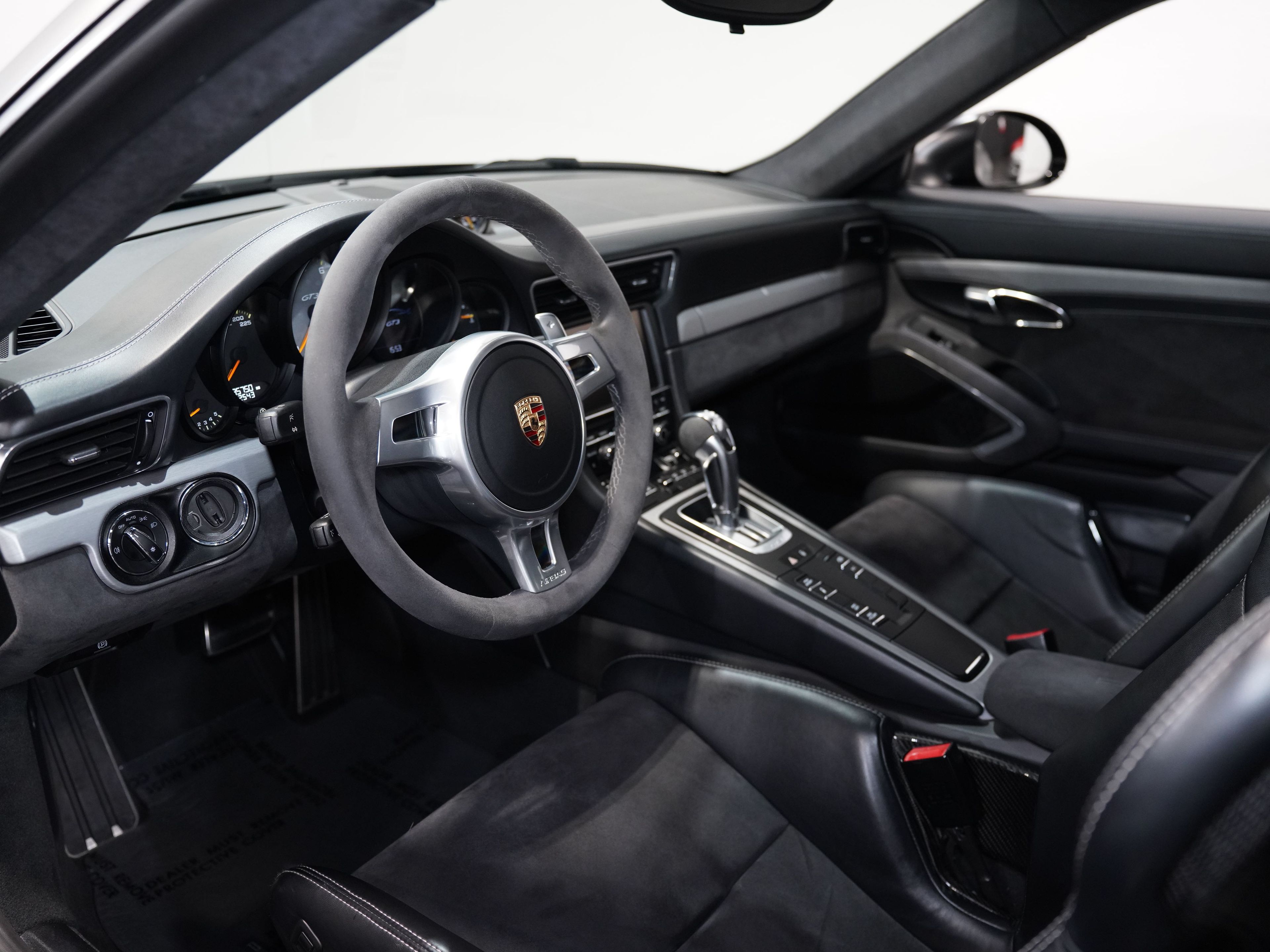 BLACK, 2015 PORSCHE 911 Image 34