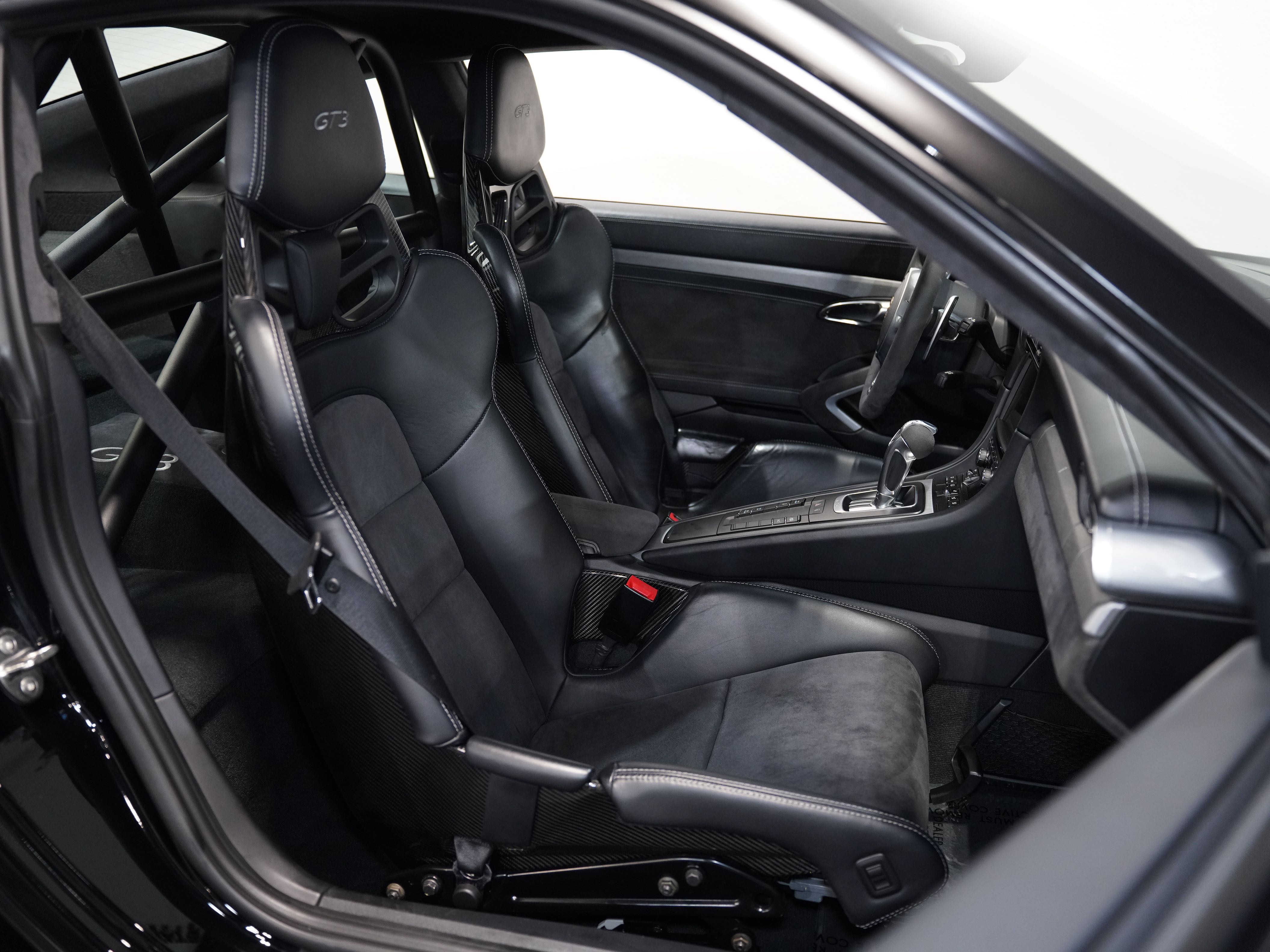 BLACK, 2015 PORSCHE 911 Image 35