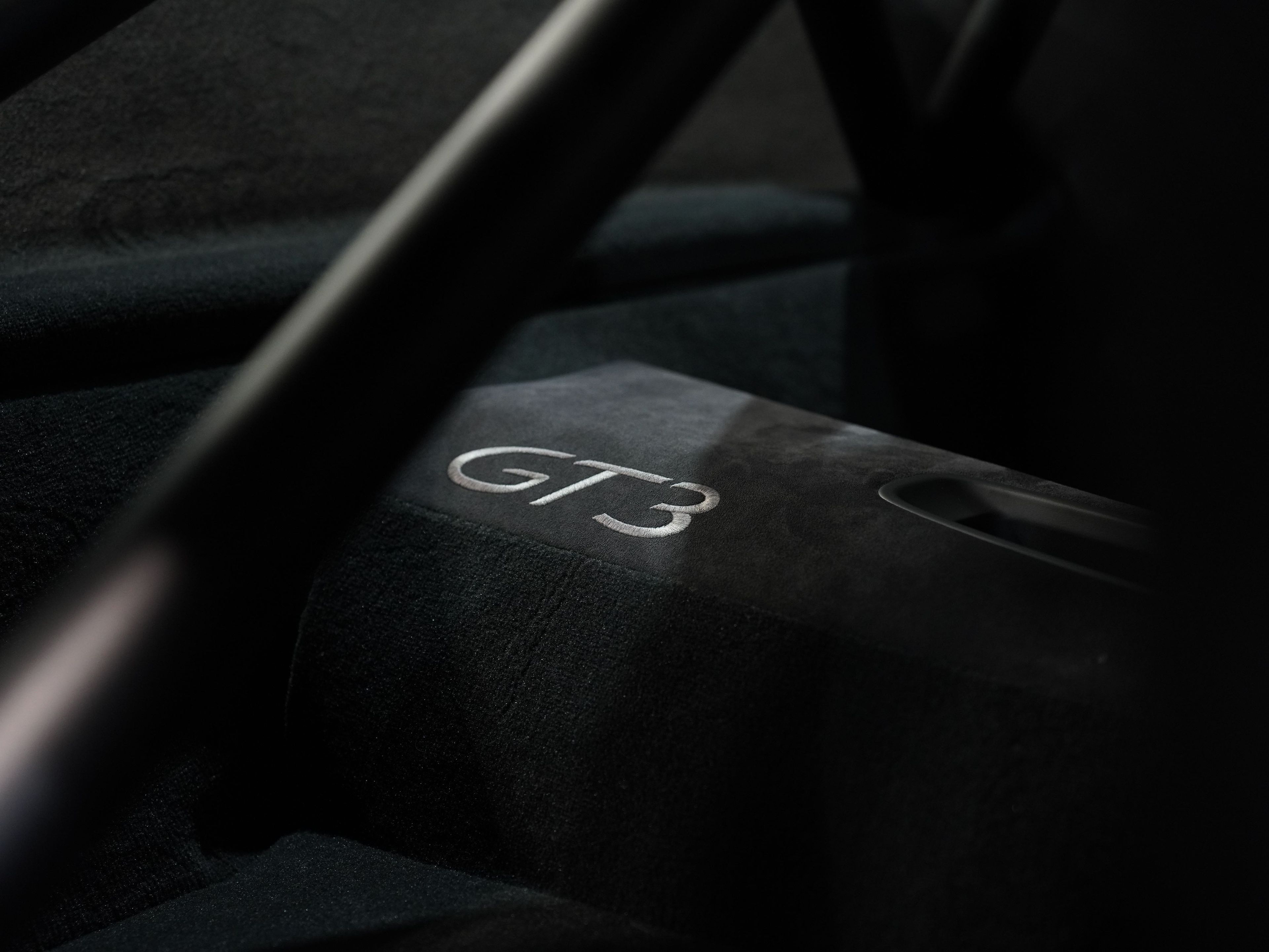 BLACK, 2015 PORSCHE 911 Image 39