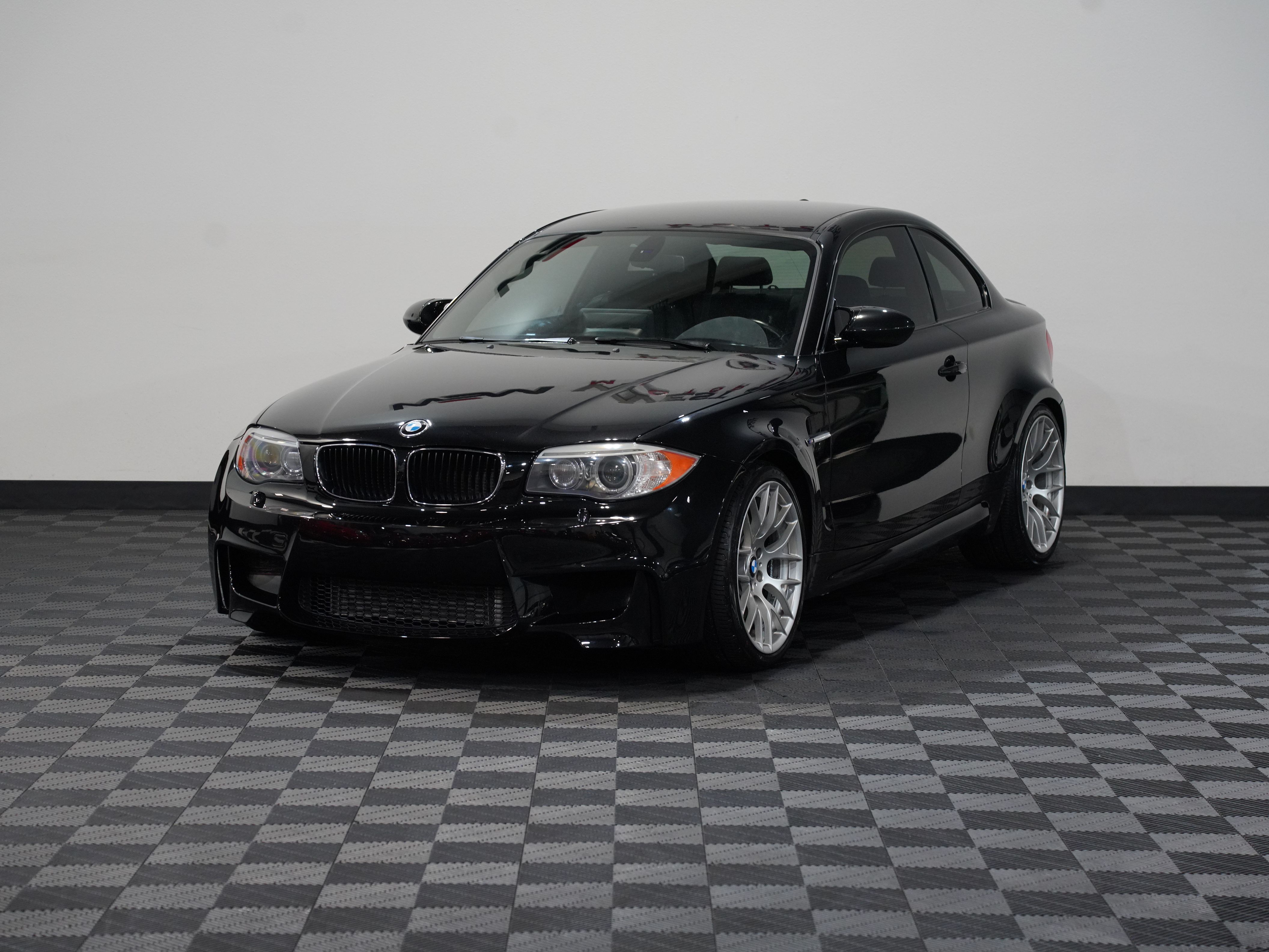 BLACK, 2011 BMW 1 SERIES Image 3