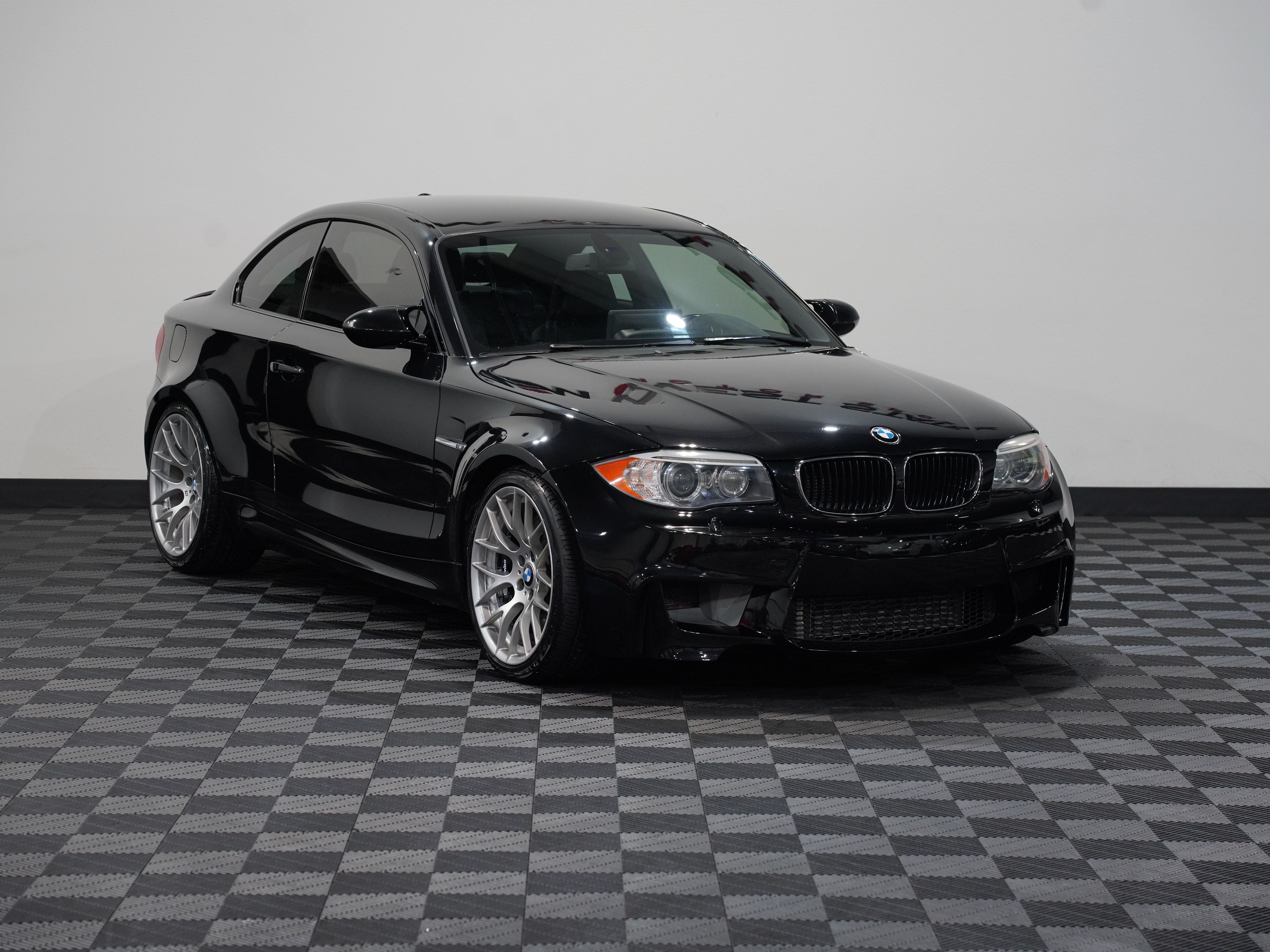 BLACK, 2011 BMW 1 SERIES Image 5