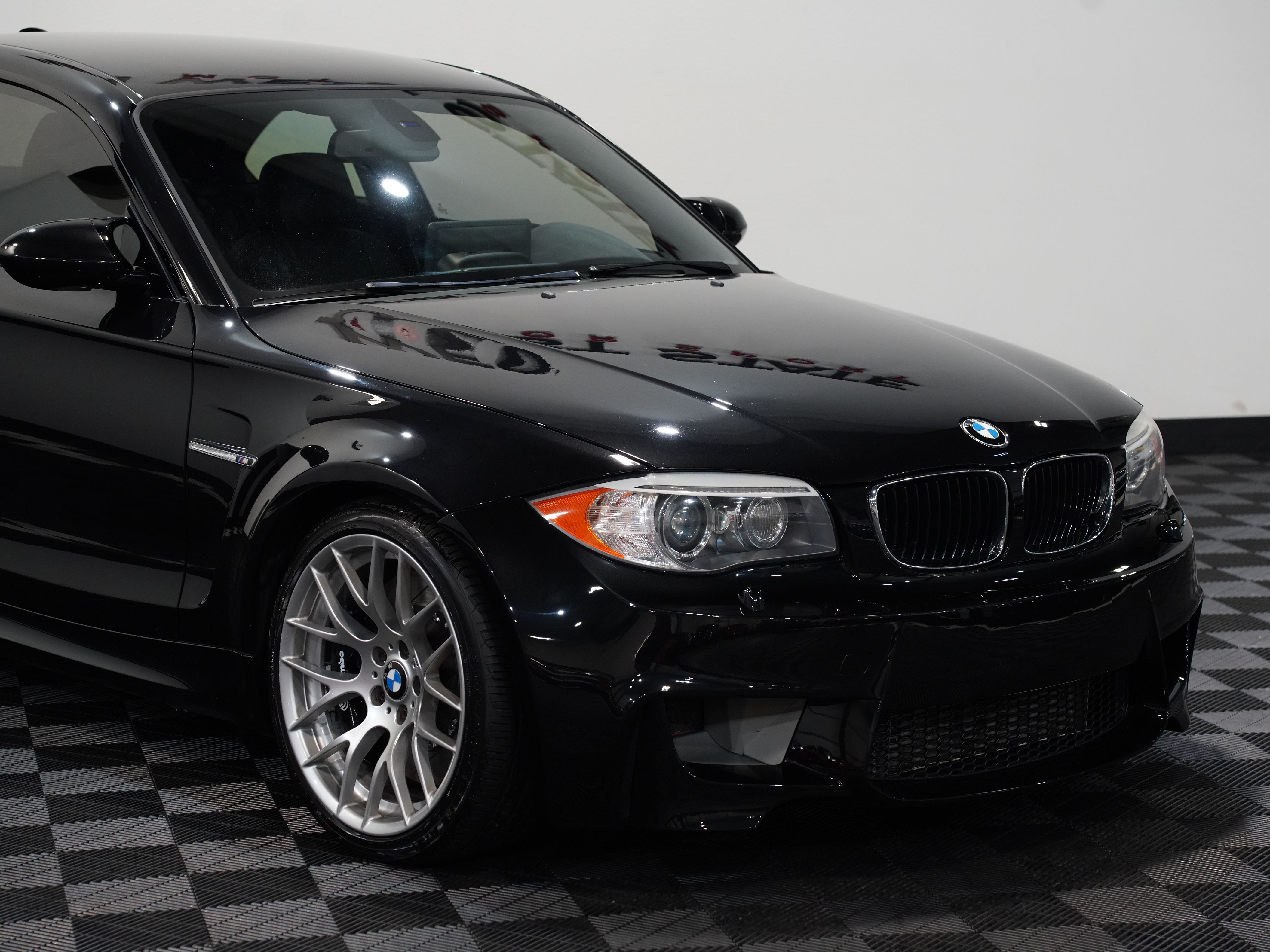 BLACK, 2011 BMW 1 SERIES Image 9
