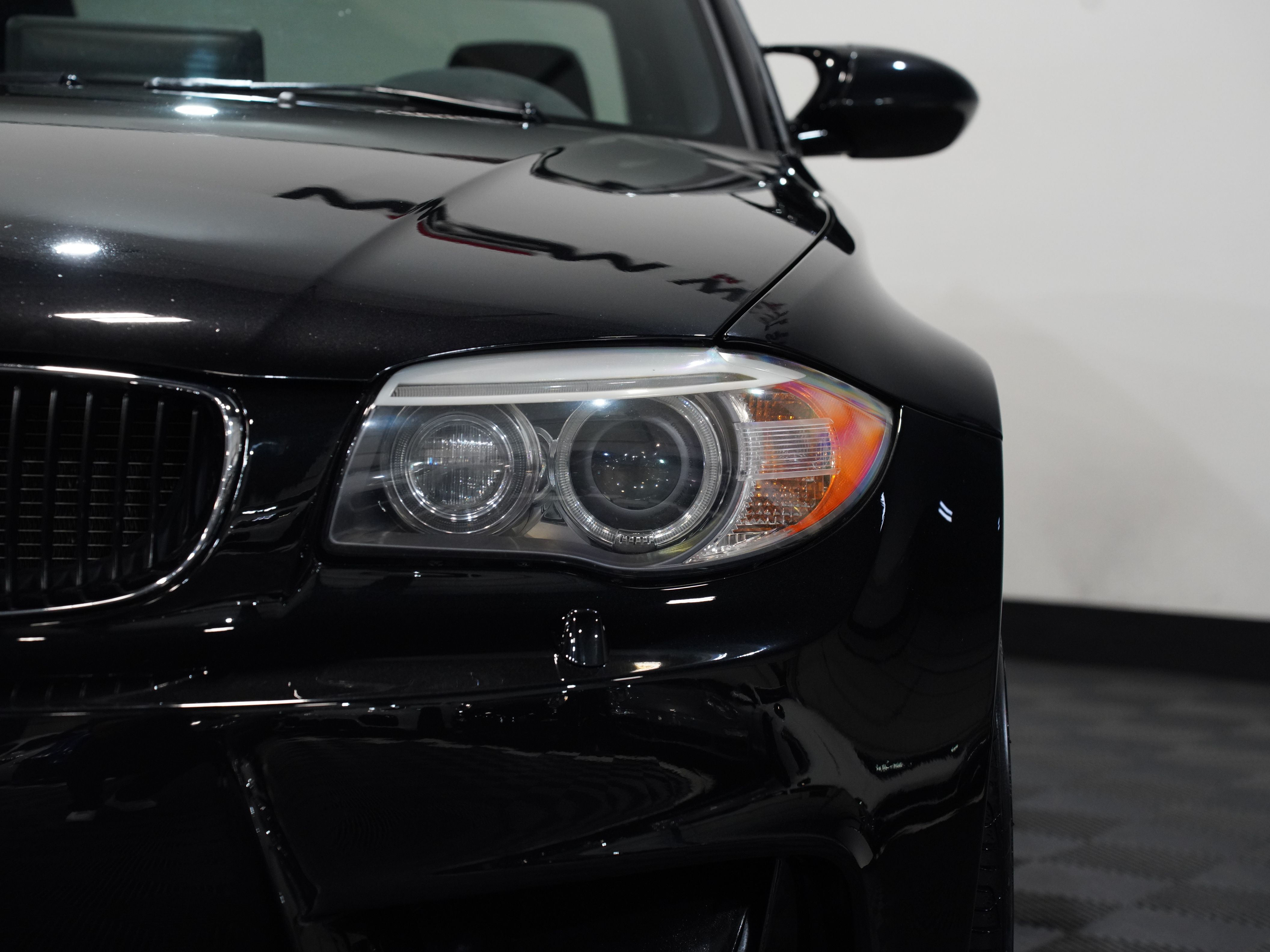 BLACK, 2011 BMW 1 SERIES Image 10