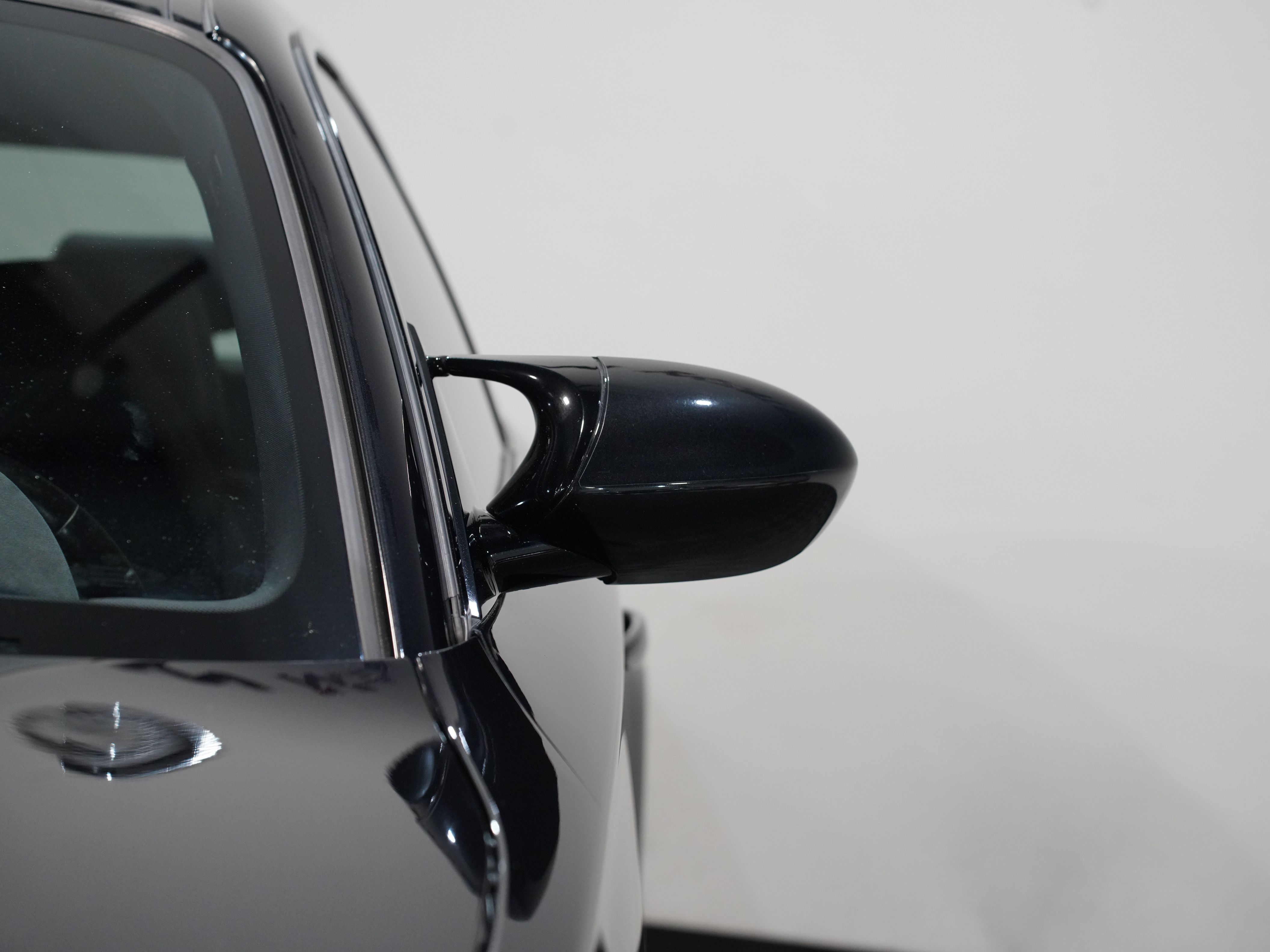 BLACK, 2011 BMW 1 SERIES Image 11