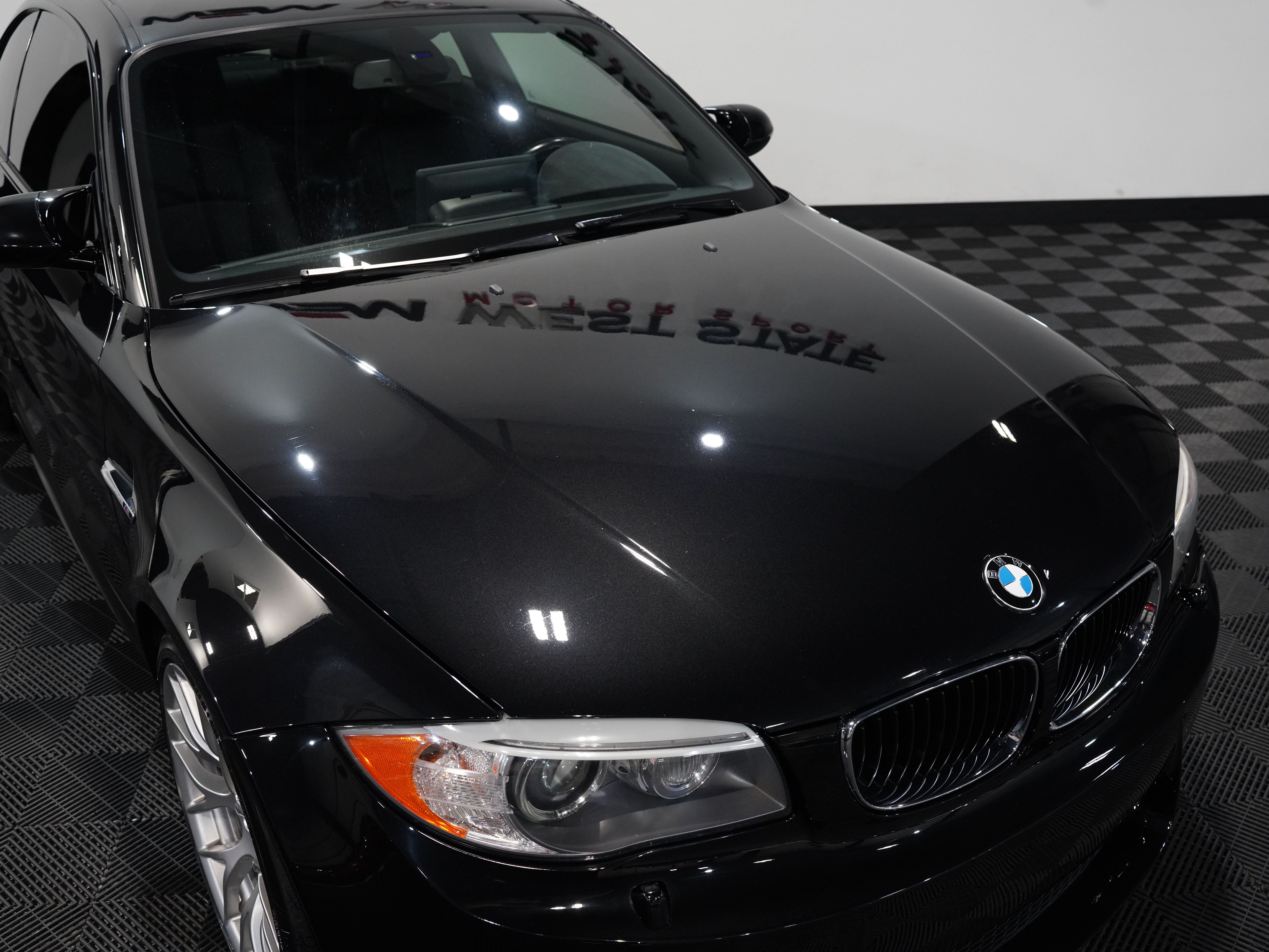 BLACK, 2011 BMW 1 SERIES Image 12