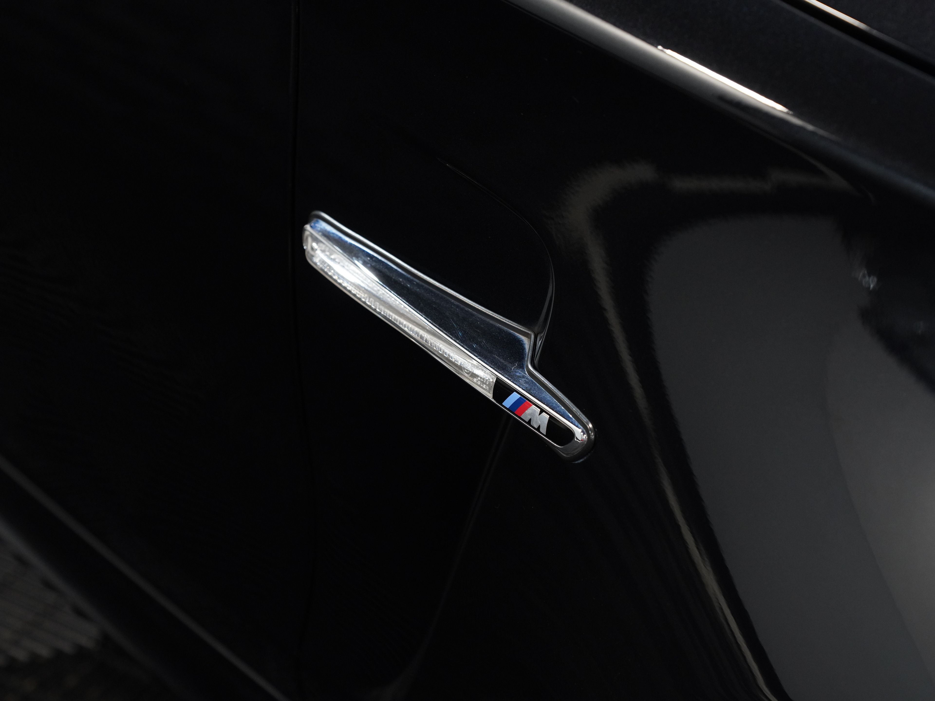 BLACK, 2011 BMW 1M Image 13