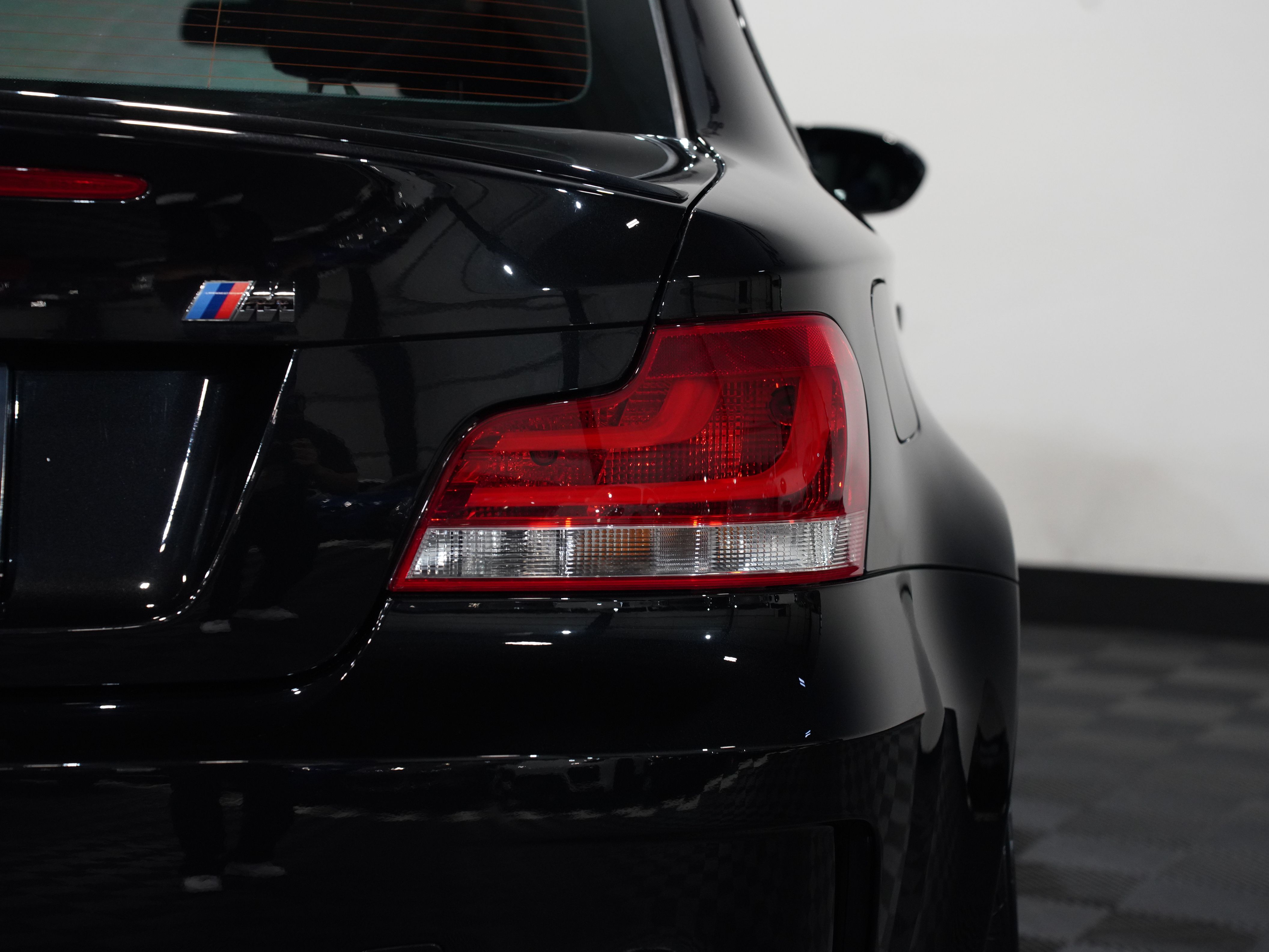BLACK, 2011 BMW 1 SERIES Image 16