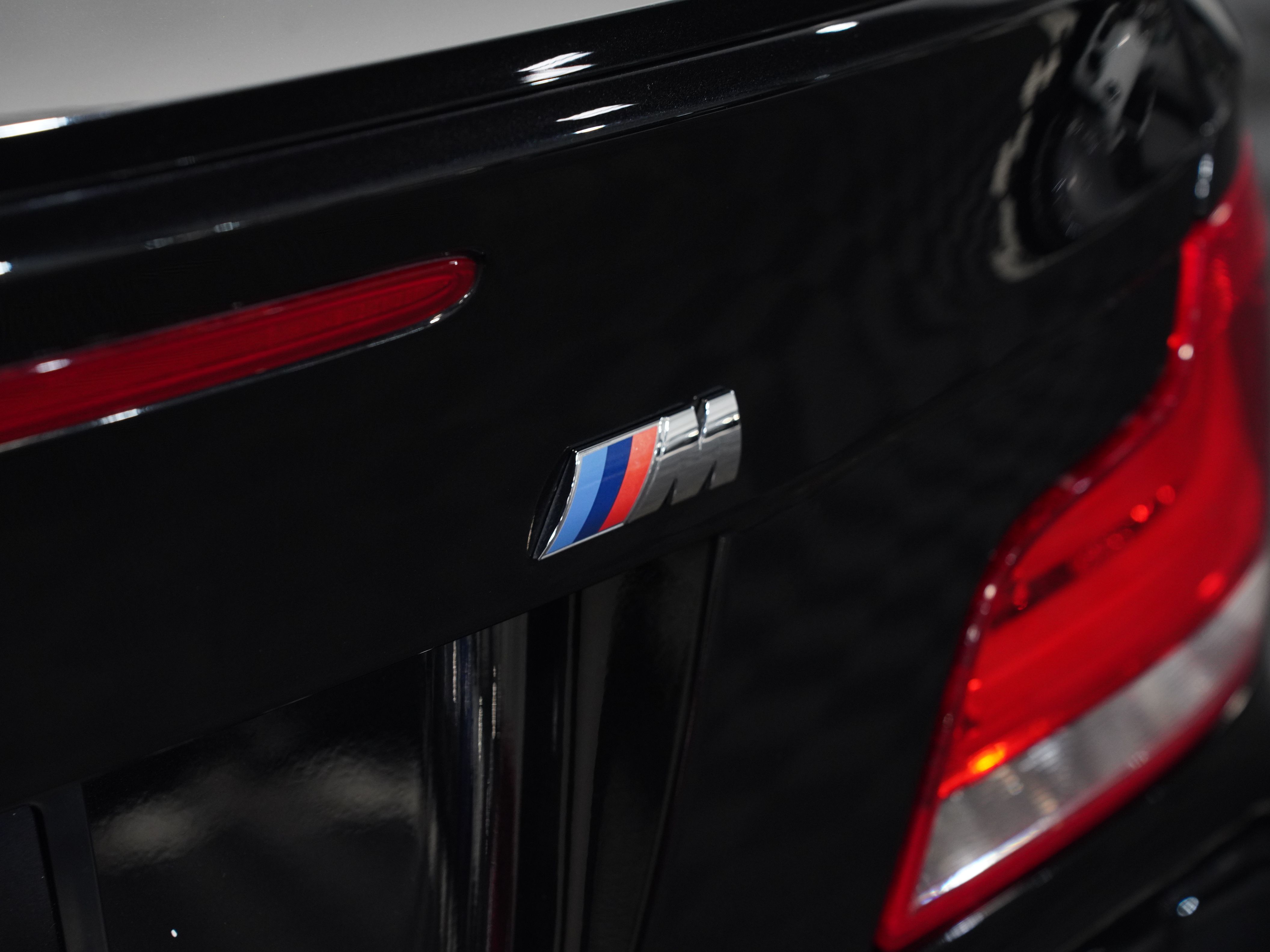 BLACK, 2011 BMW 1 SERIES Image 19