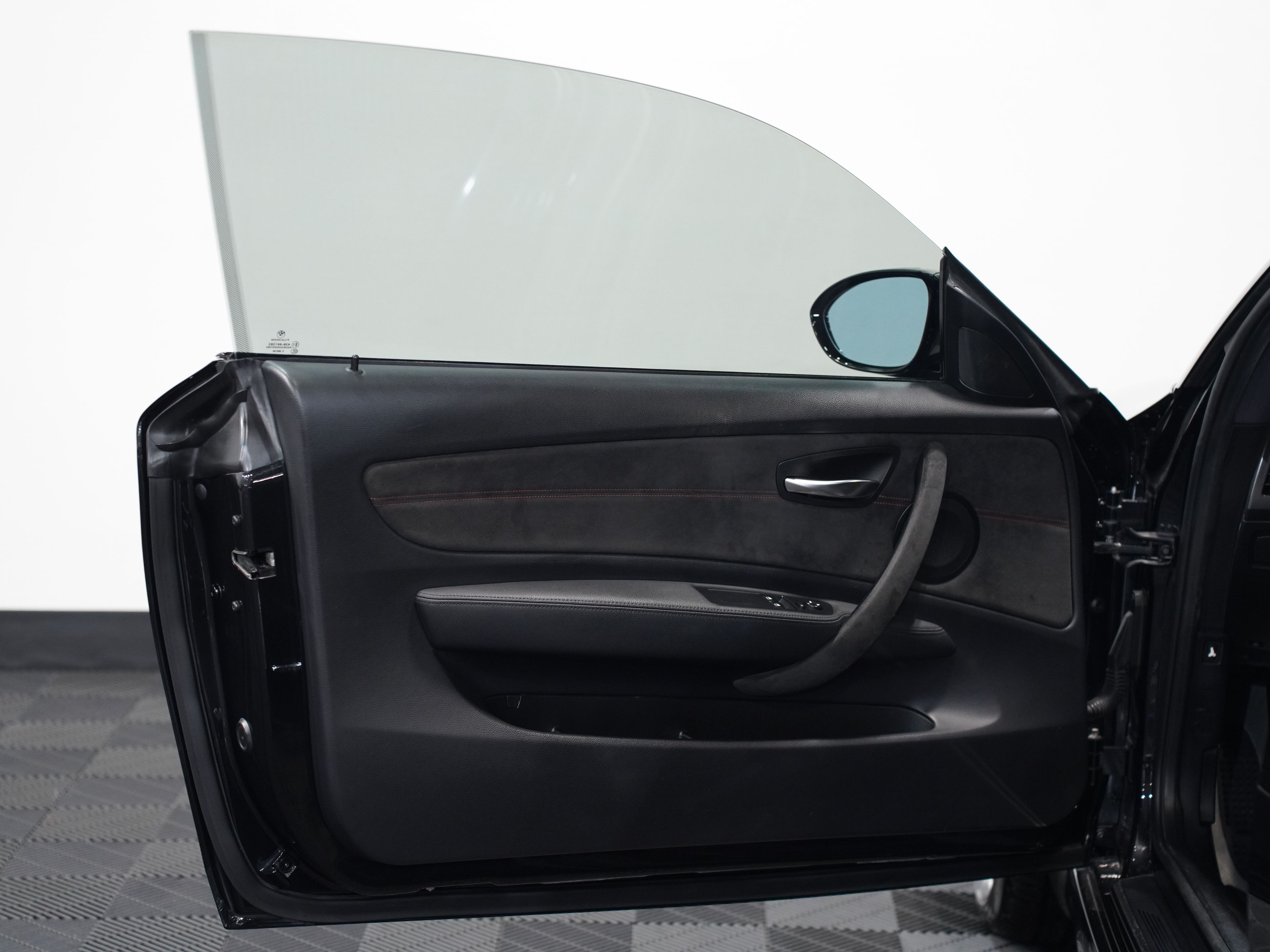 BLACK, 2011 BMW 1M Image 21