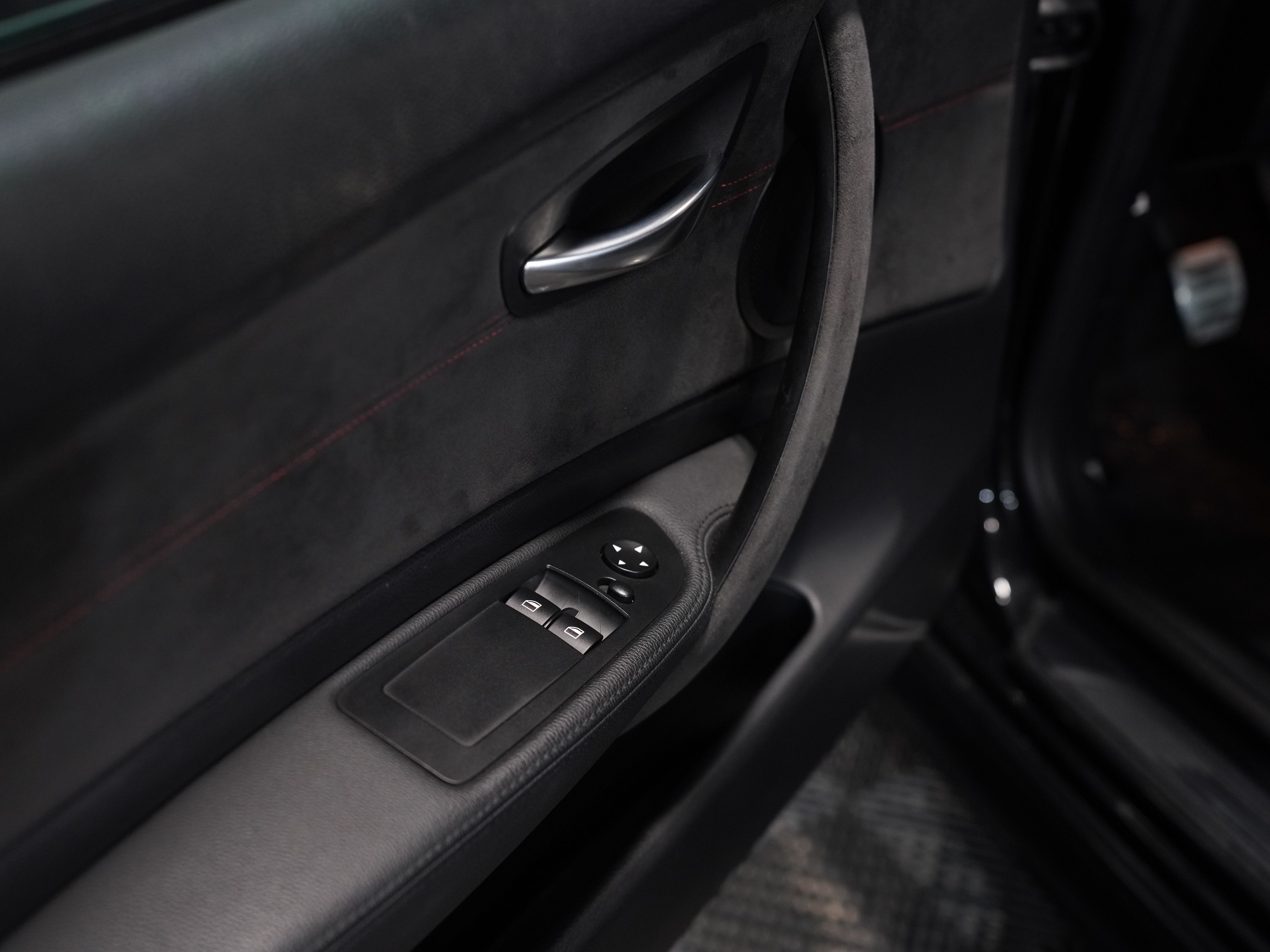 BLACK, 2011 BMW 1 SERIES Image 22