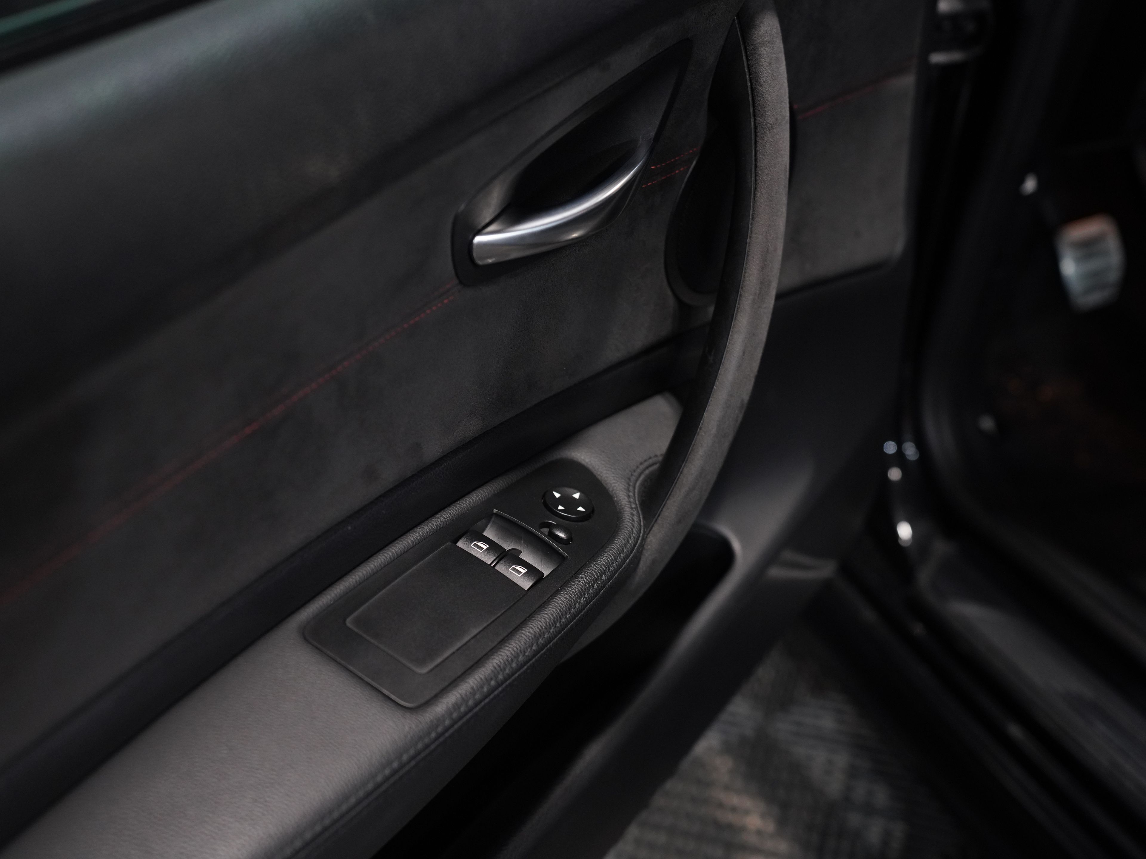 BLACK, 2011 BMW 1M Image 22