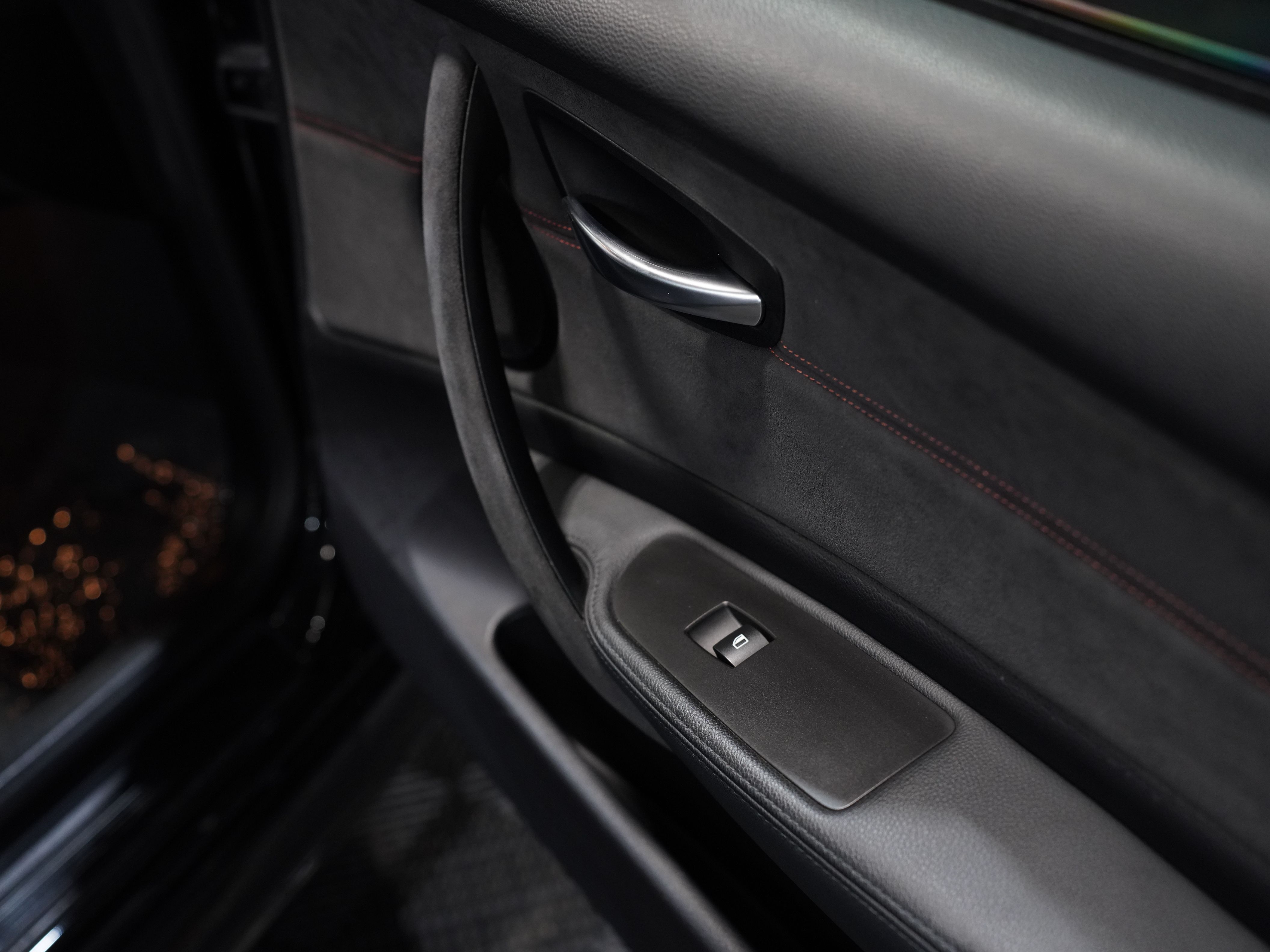 BLACK, 2011 BMW 1 SERIES Image 24