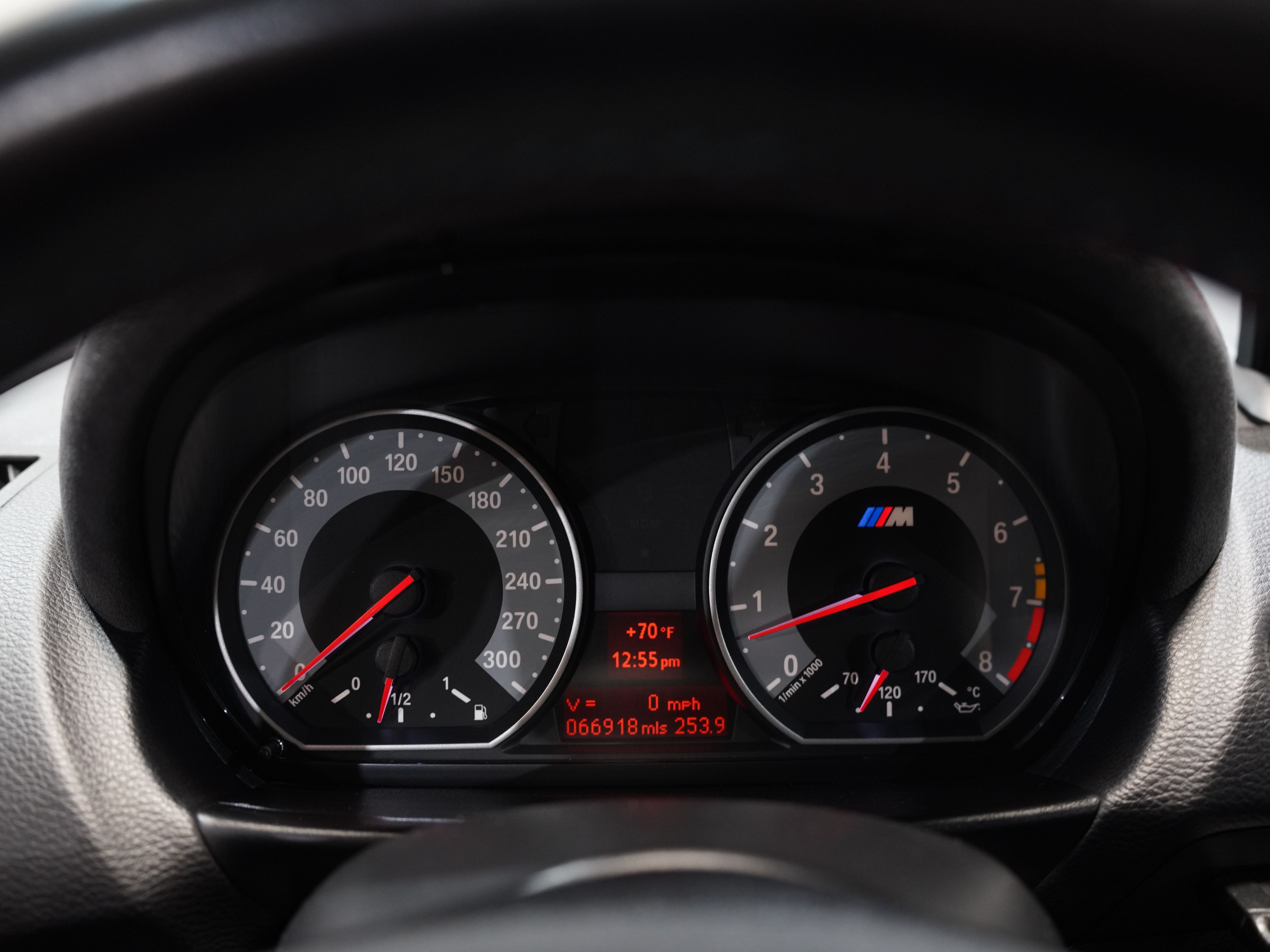 BLACK, 2011 BMW 1 SERIES Image 28