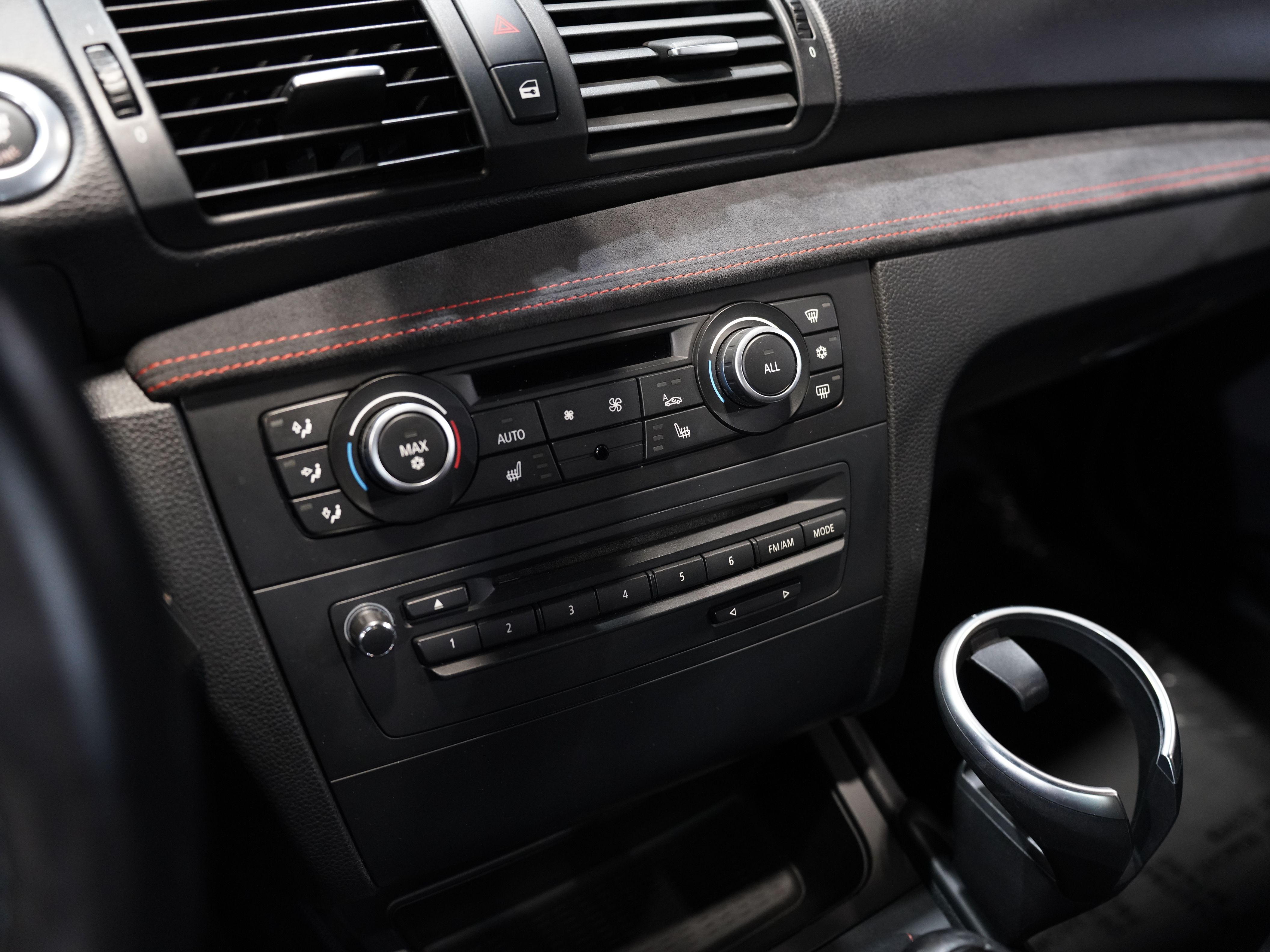 BLACK, 2011 BMW 1 SERIES Image 30
