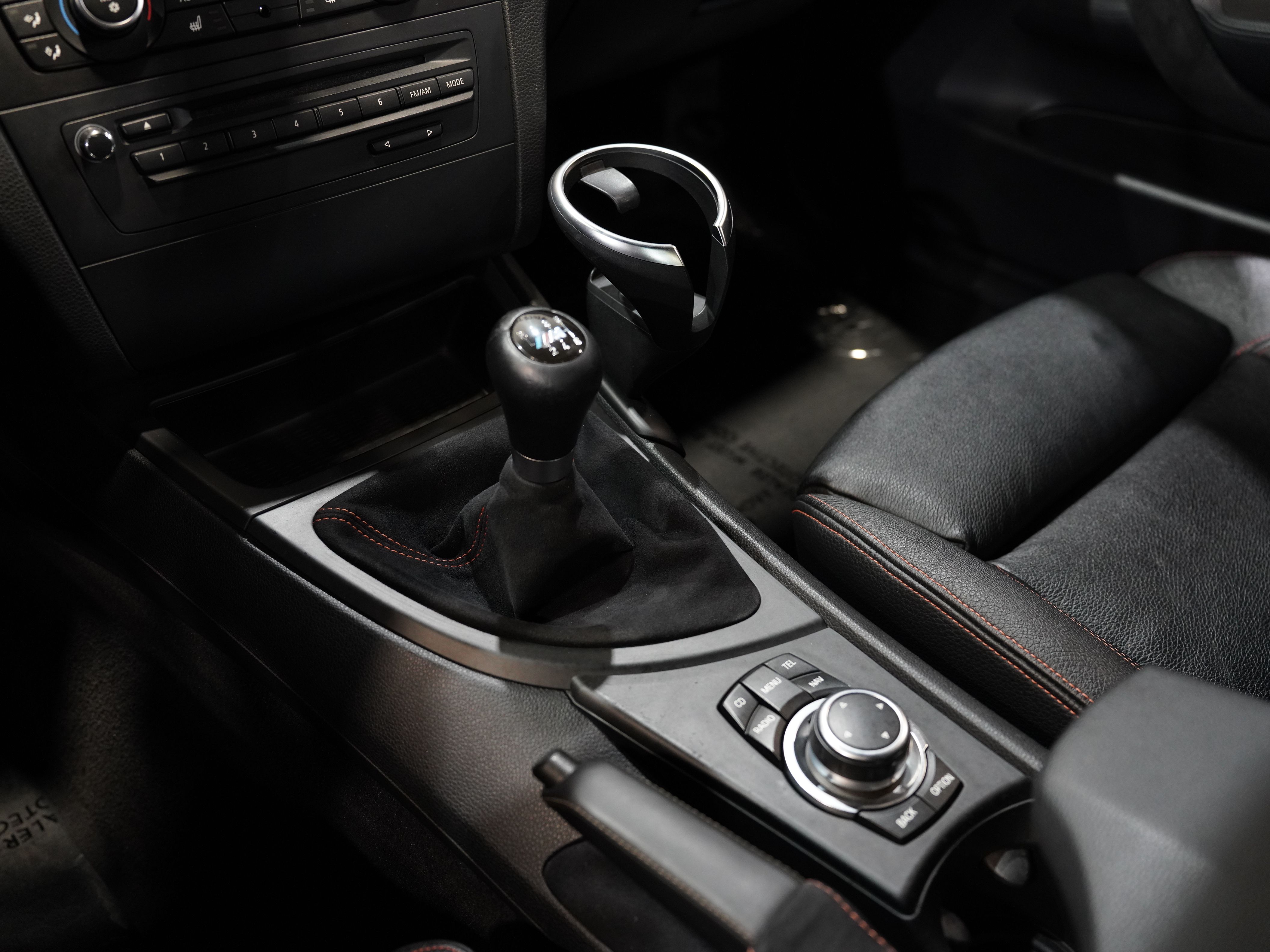 BLACK, 2011 BMW 1 SERIES Image 32