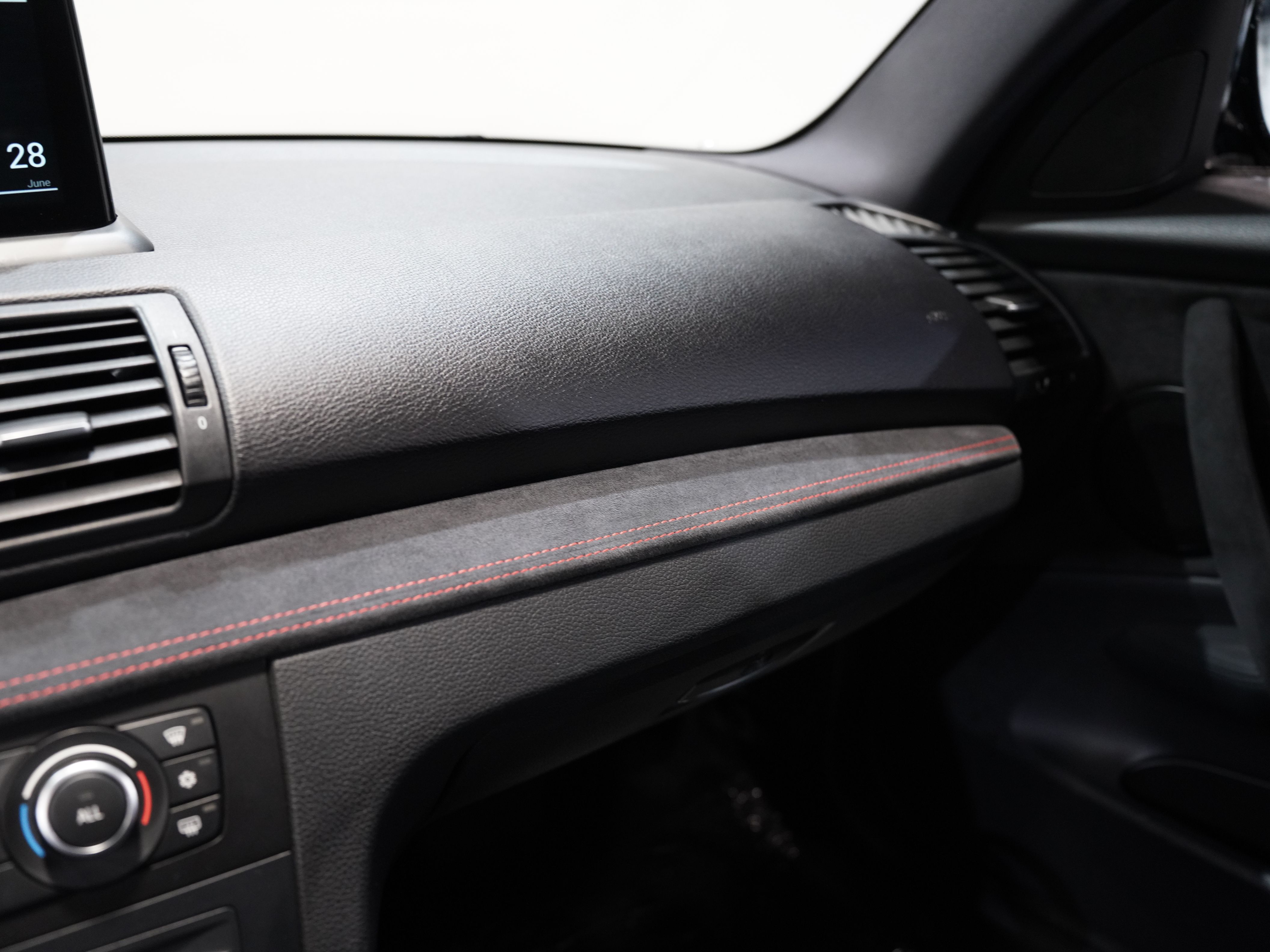 BLACK, 2011 BMW 1 SERIES Image 33