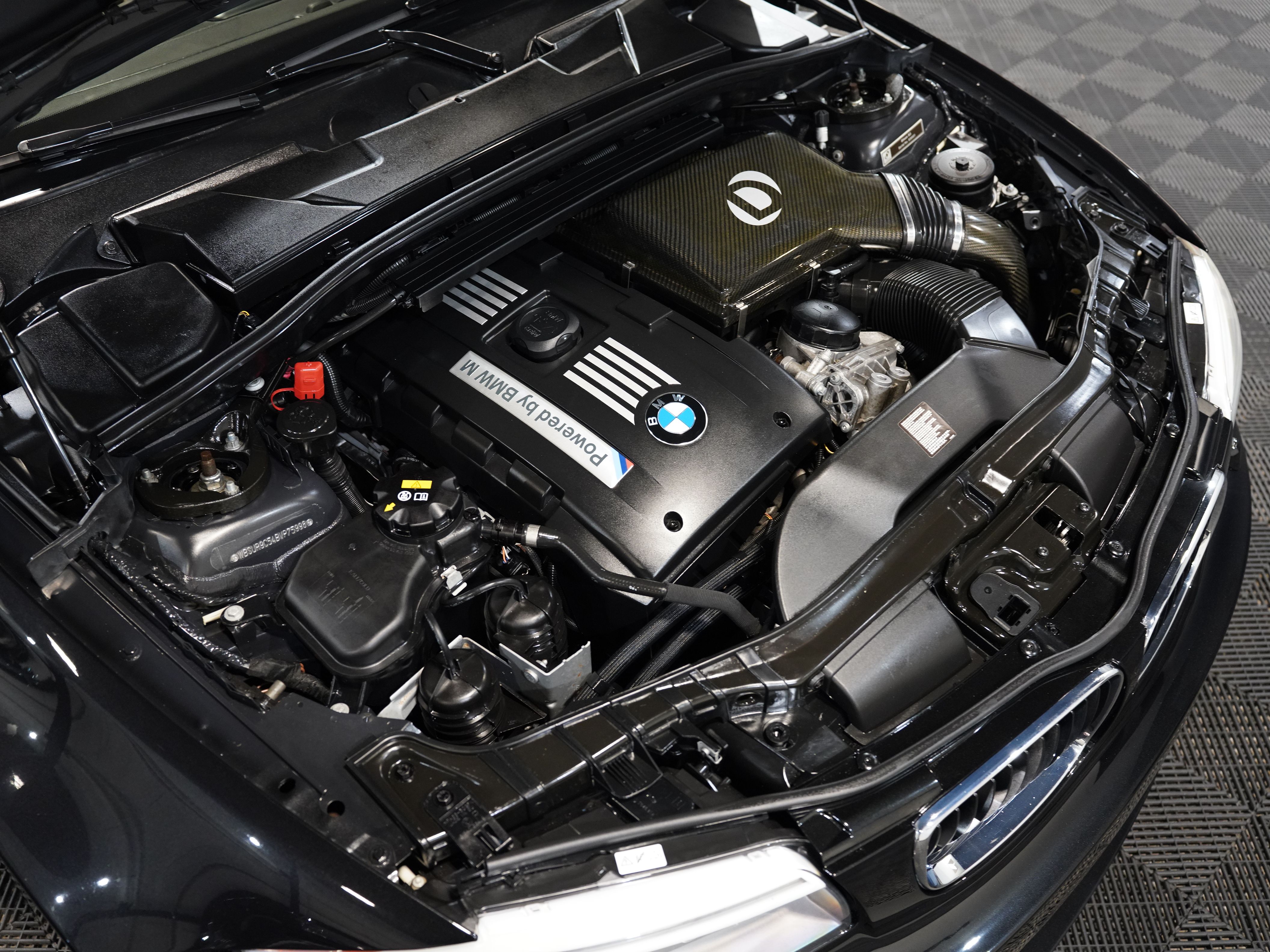 BLACK, 2011 BMW 1 SERIES Image 44