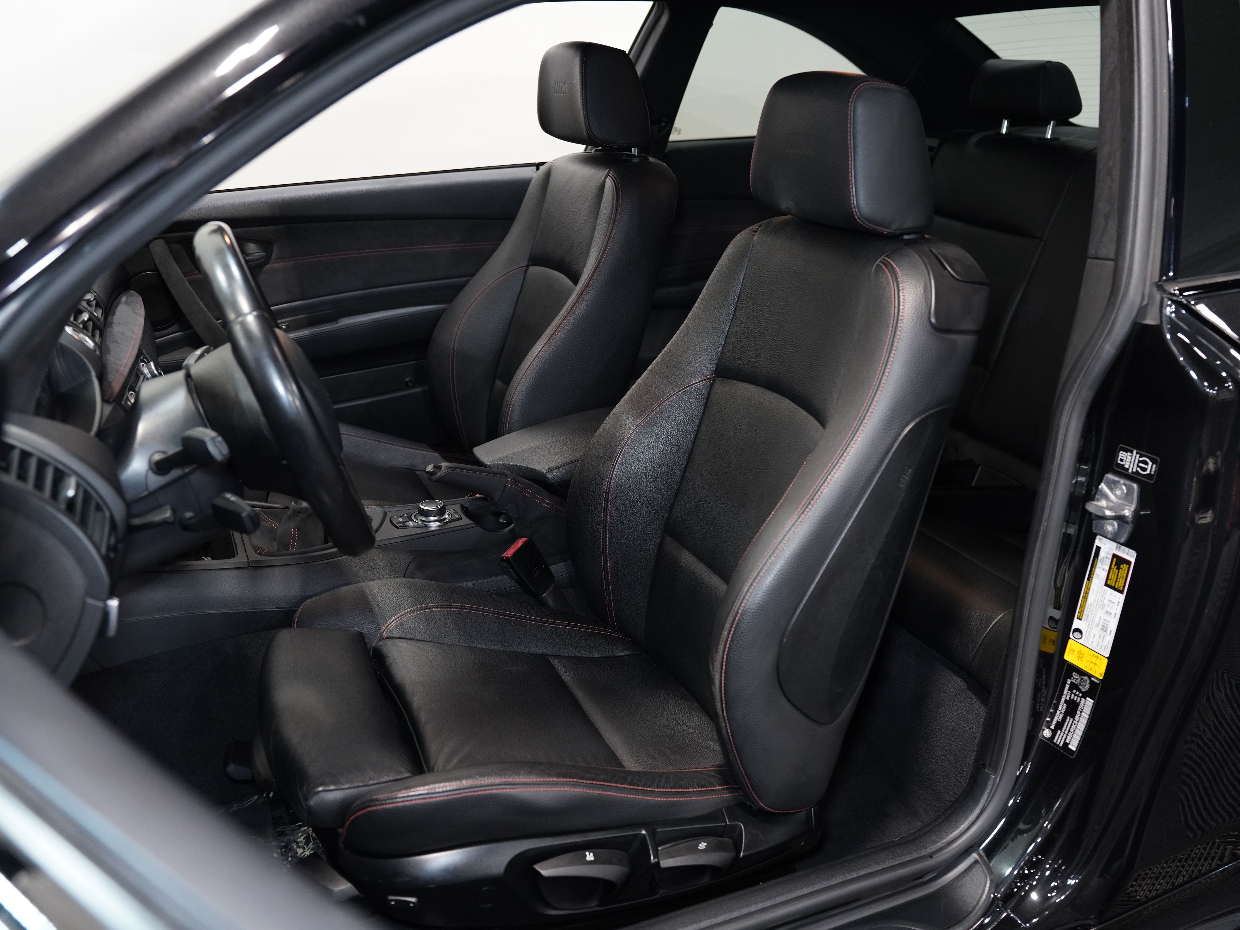 BLACK, 2011 BMW 1 SERIES Image 36