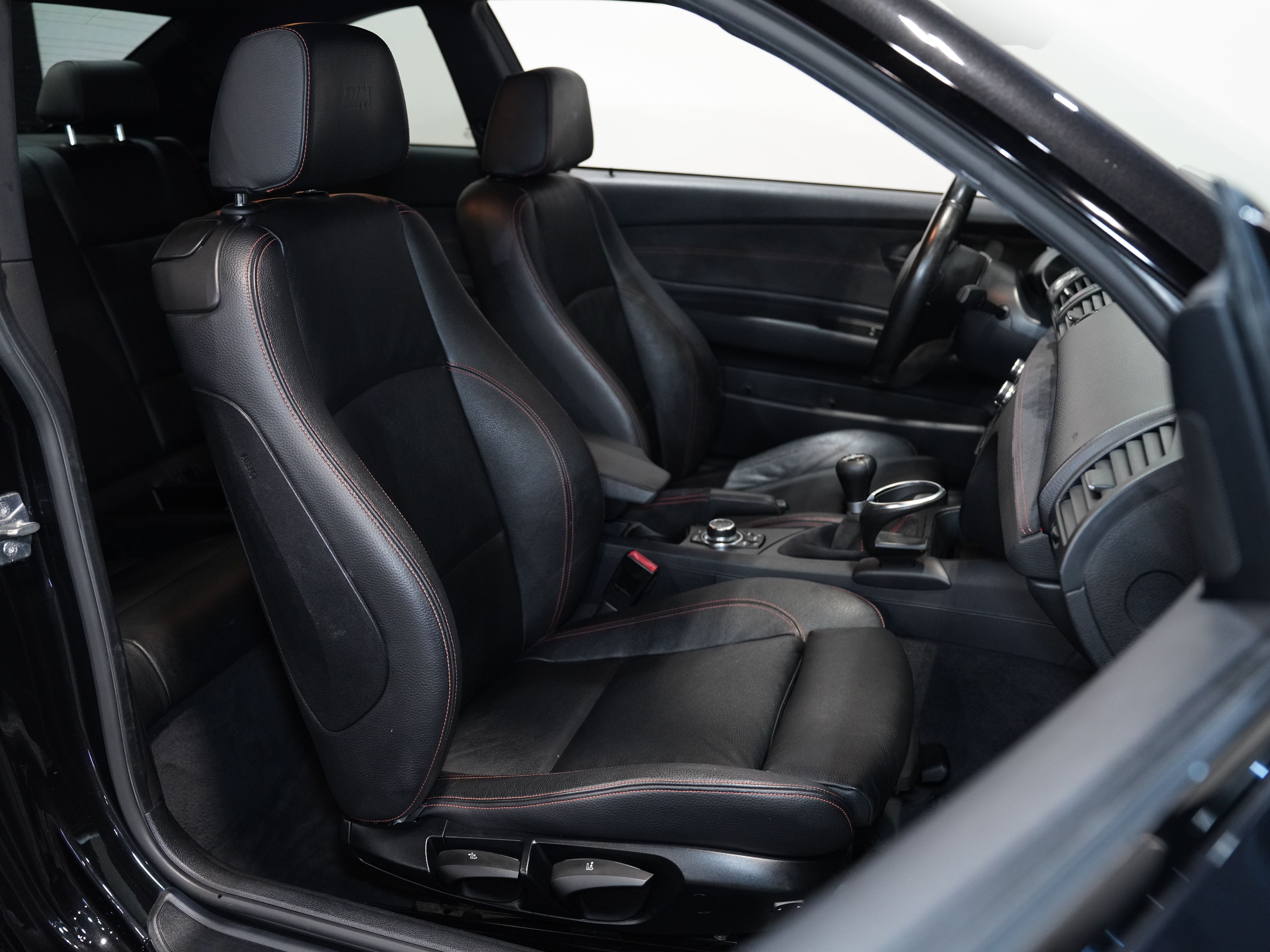 BLACK, 2011 BMW 1 SERIES Image 39