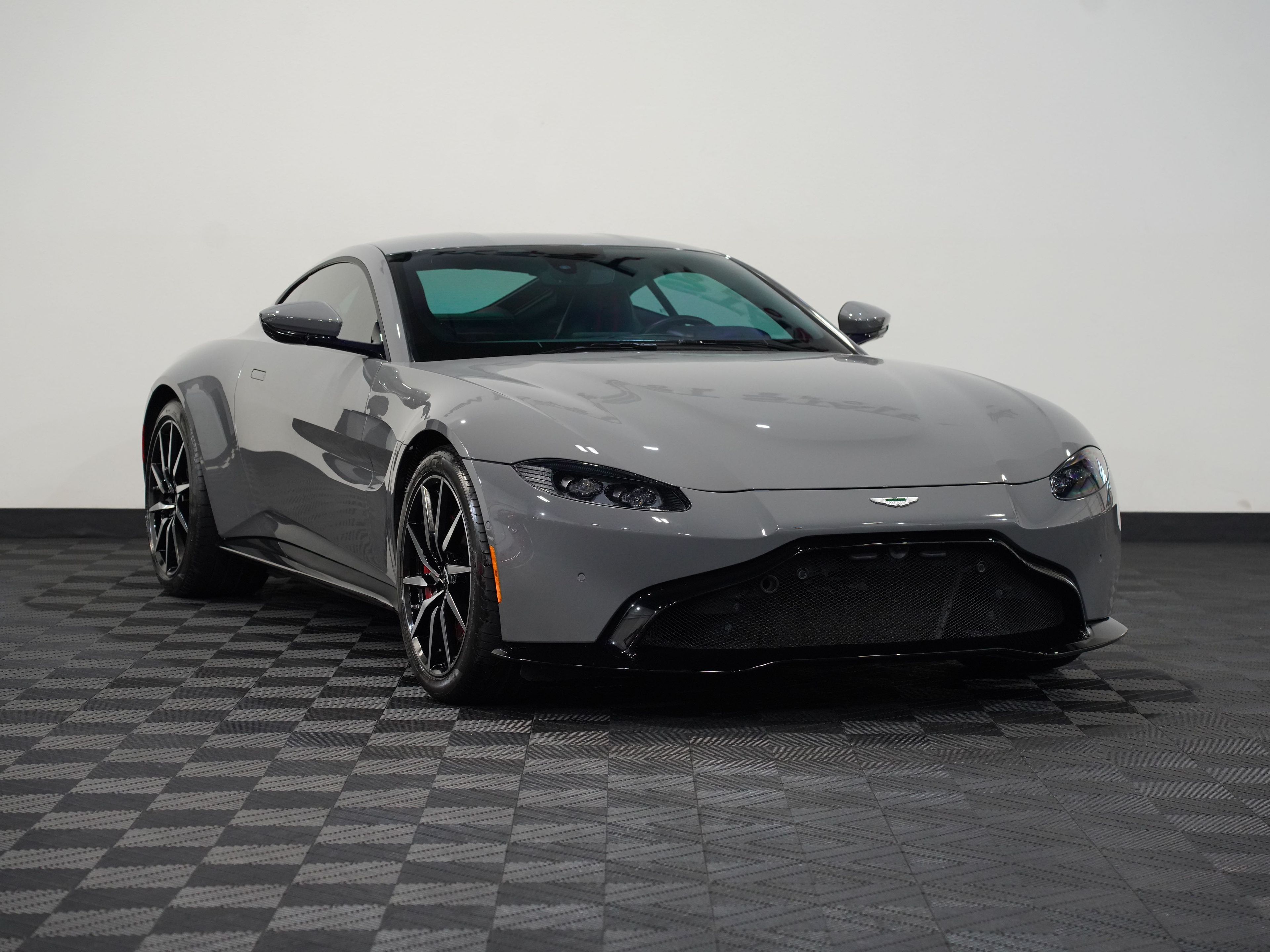 CHINA GREY, 2019 ASTON MARTIN VANTAGE Image 5
