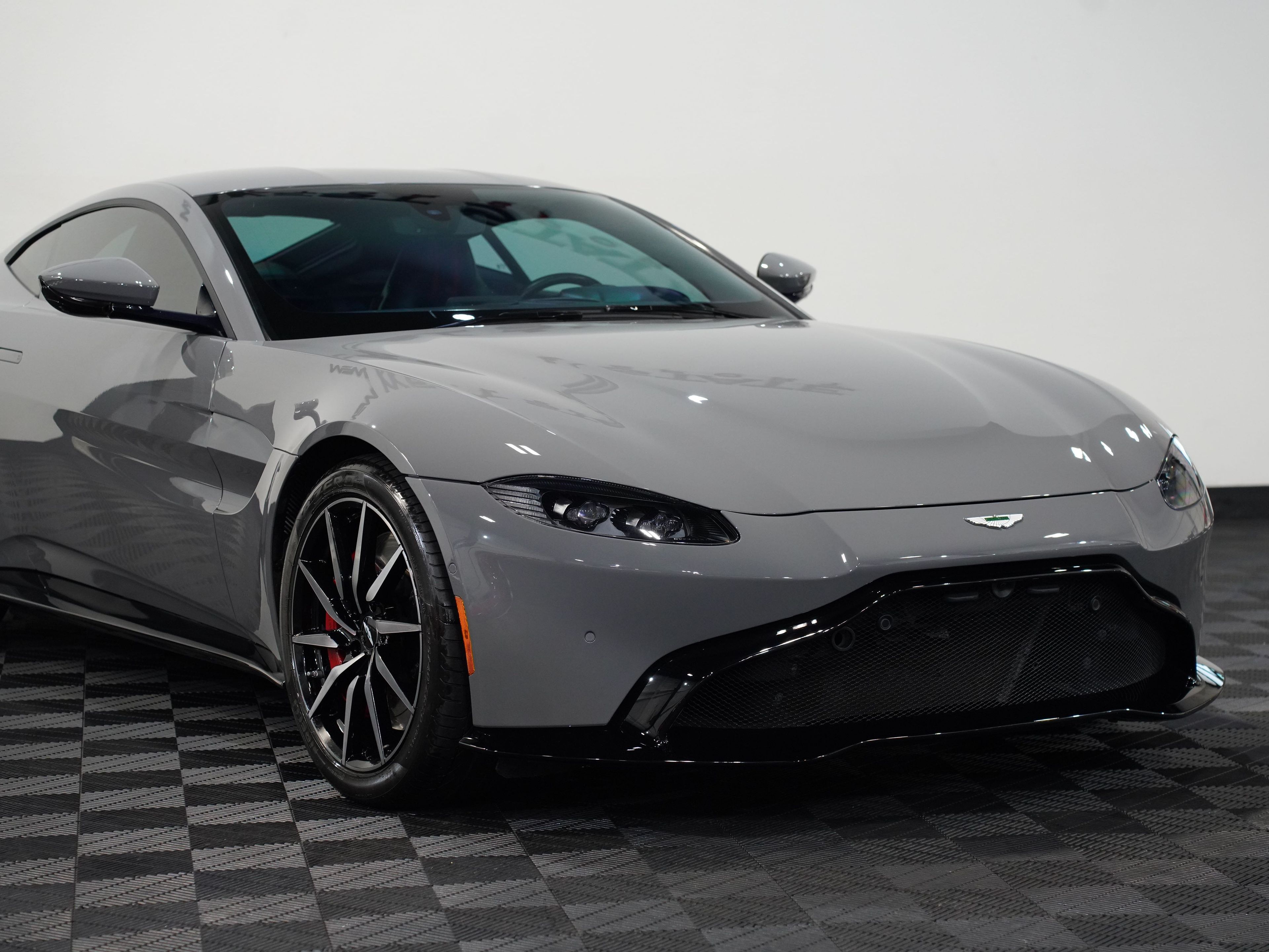 CHINA GREY, 2019 ASTON MARTIN VANTAGE Image 9