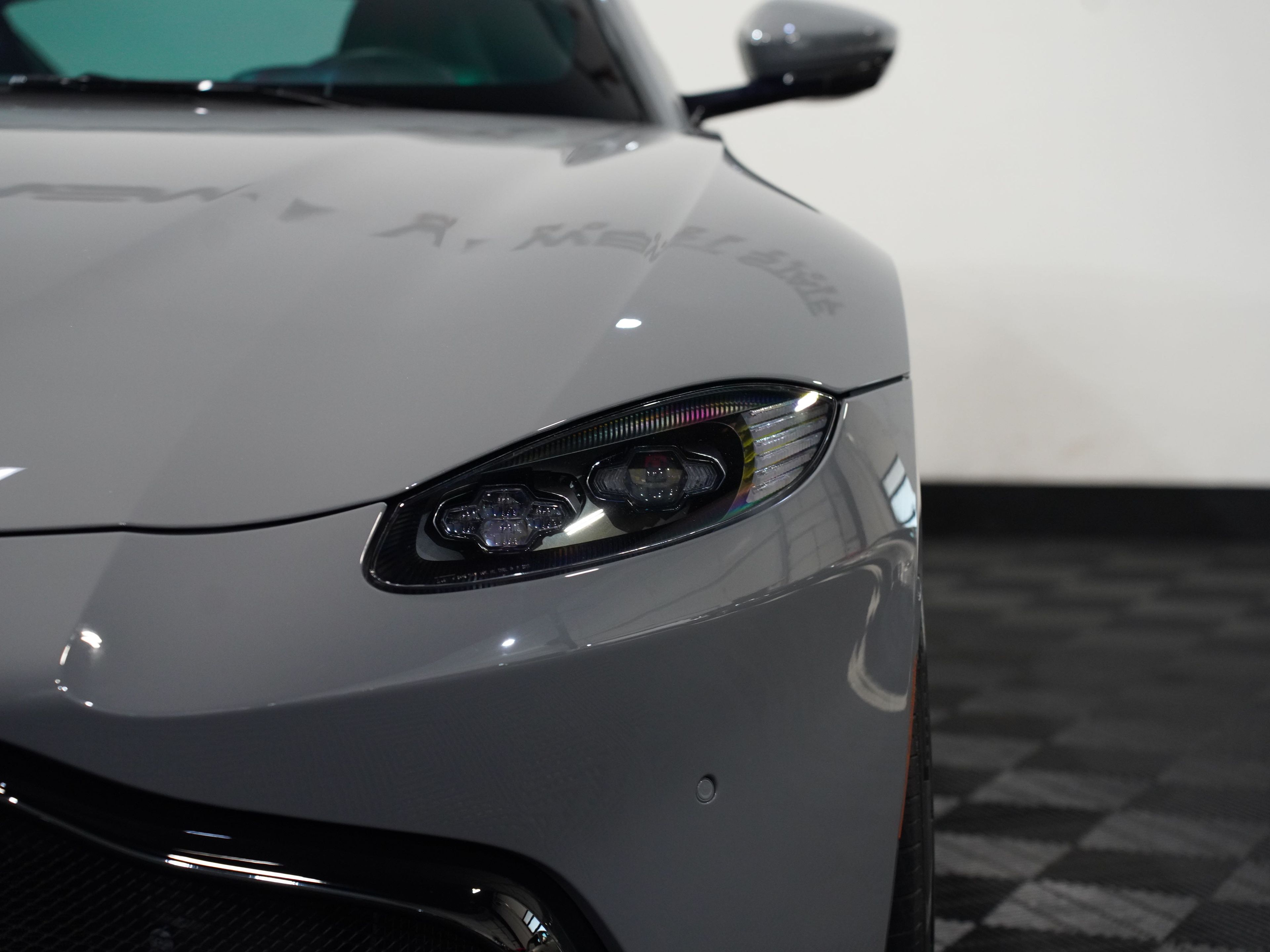 CHINA GREY, 2019 ASTON MARTIN VANTAGE Image 10
