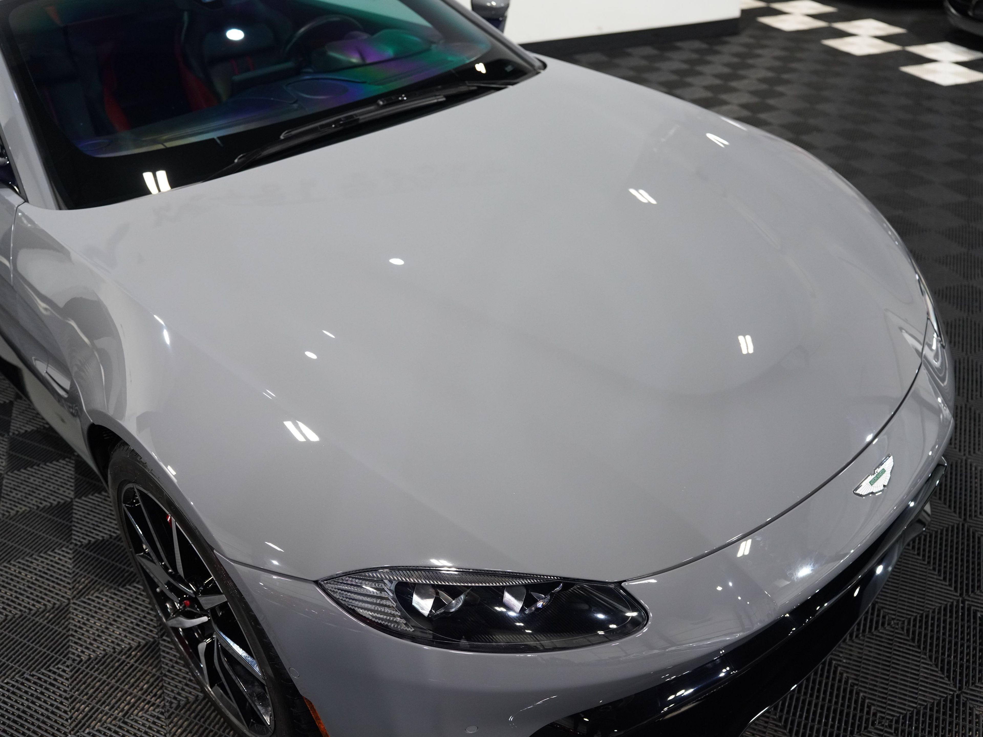 CHINA GREY, 2019 ASTON MARTIN VANTAGE Image 12