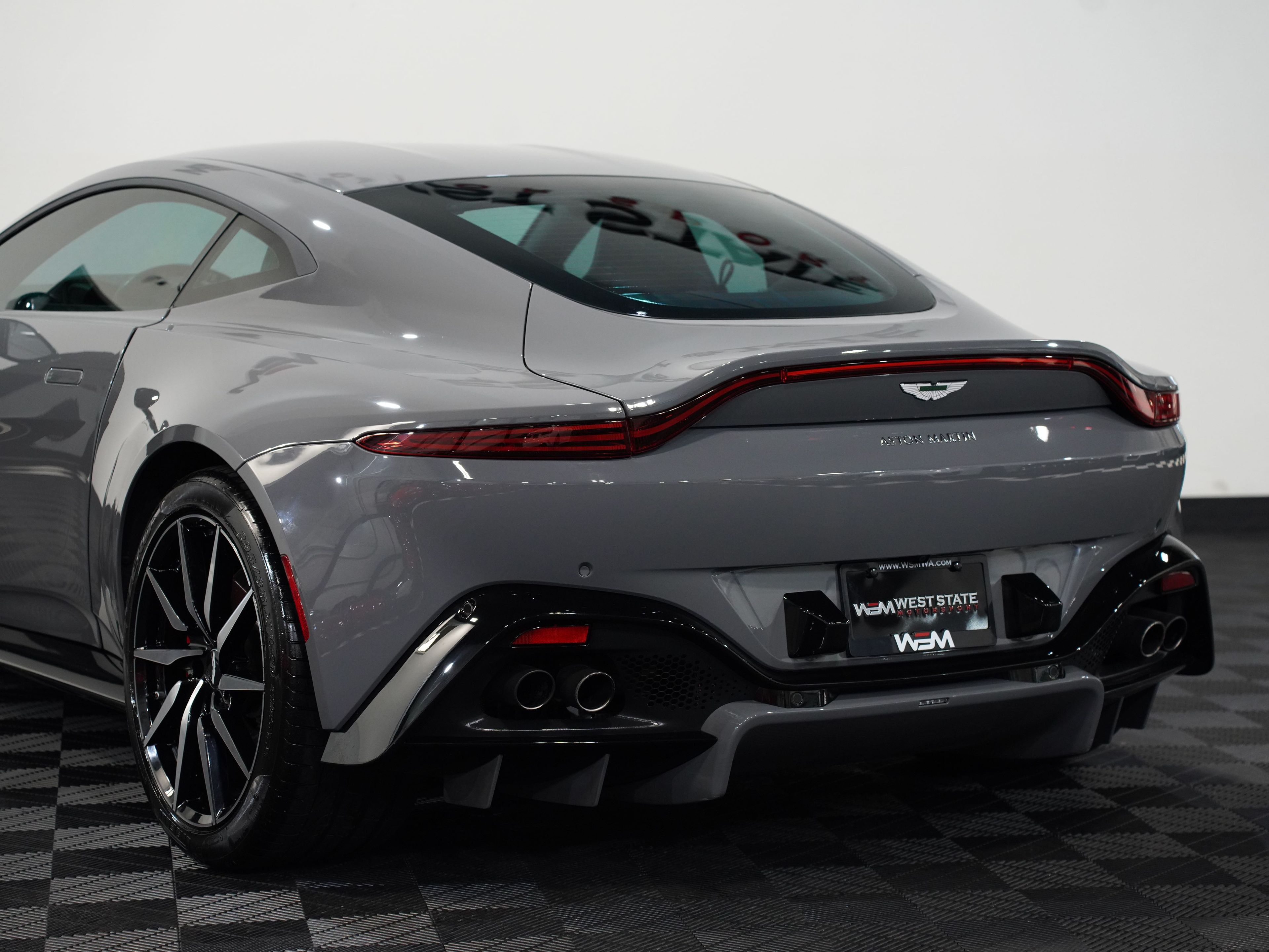 CHINA GREY, 2019 ASTON MARTIN VANTAGE Image 15