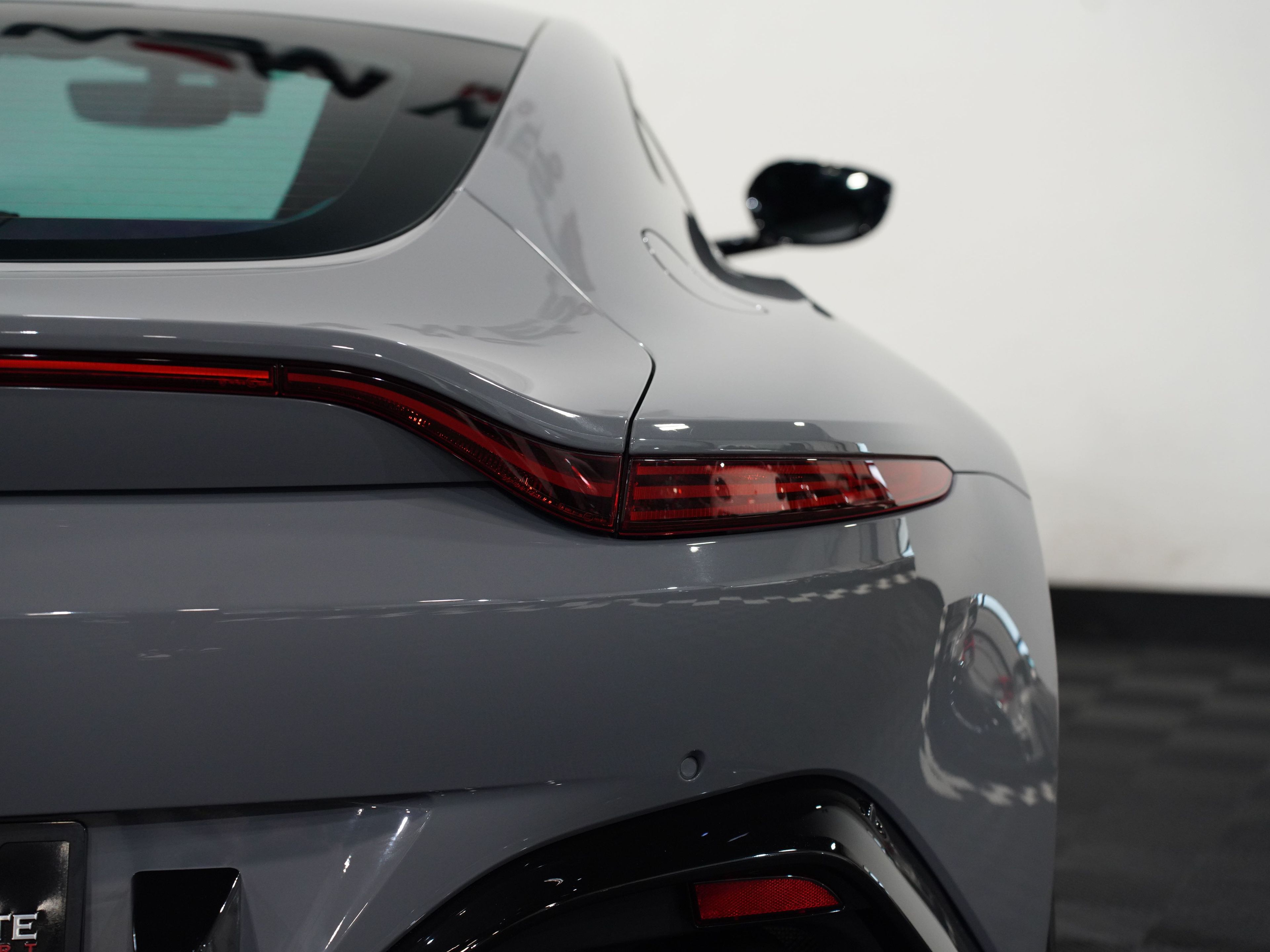 CHINA GREY, 2019 ASTON MARTIN VANTAGE Image 16