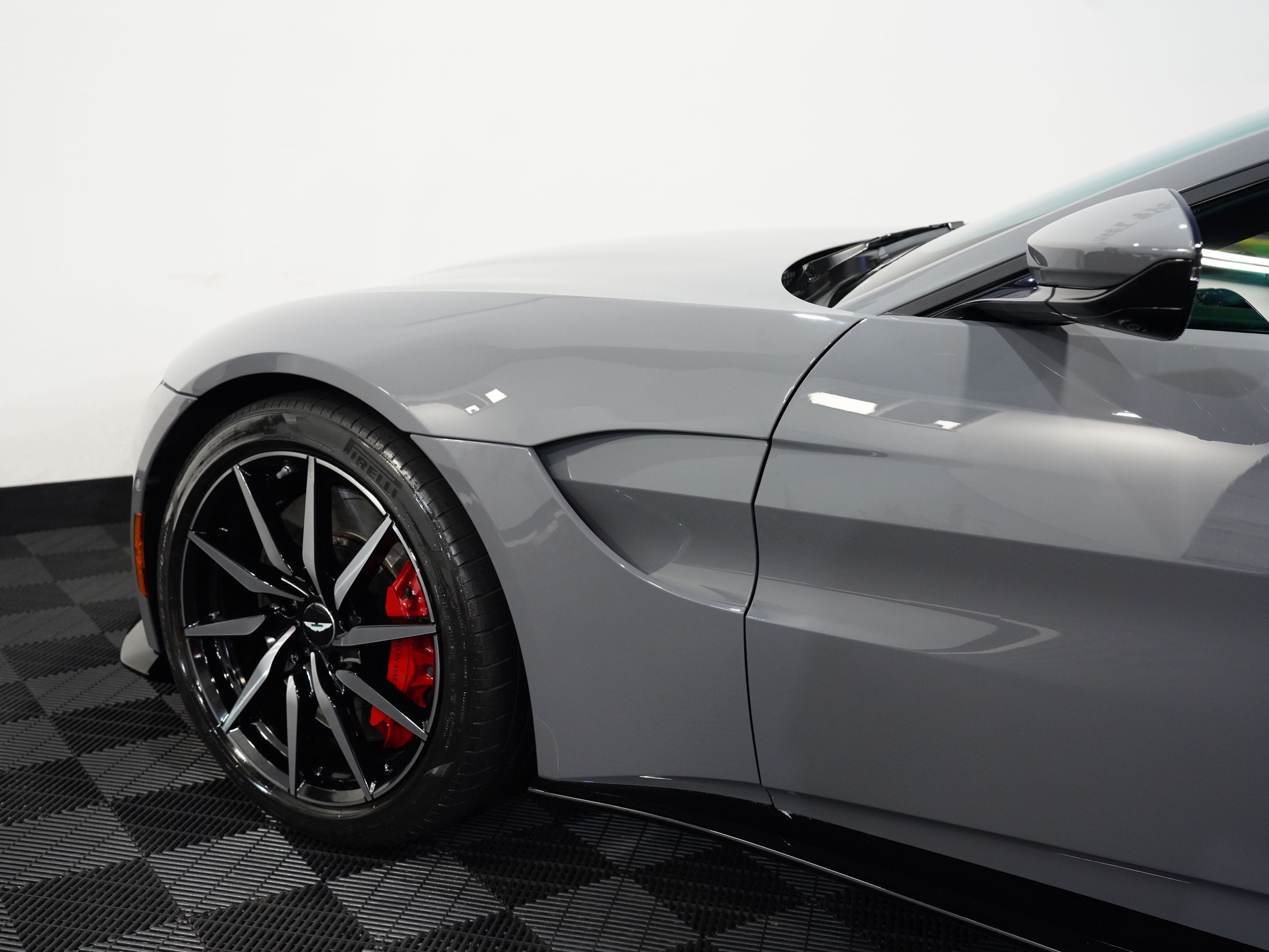 CHINA GREY, 2019 ASTON MARTIN VANTAGE Image 19