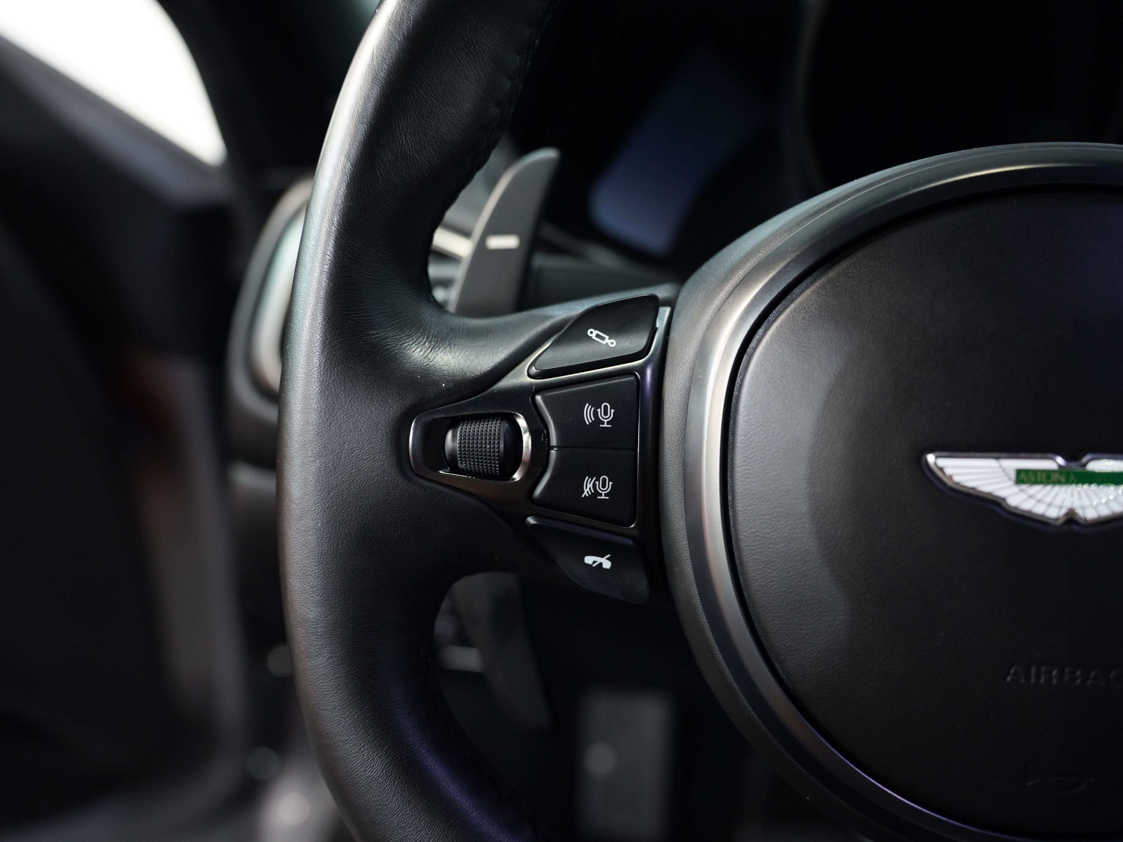 CHINA GREY, 2019 ASTON MARTIN VANTAGE Image 33