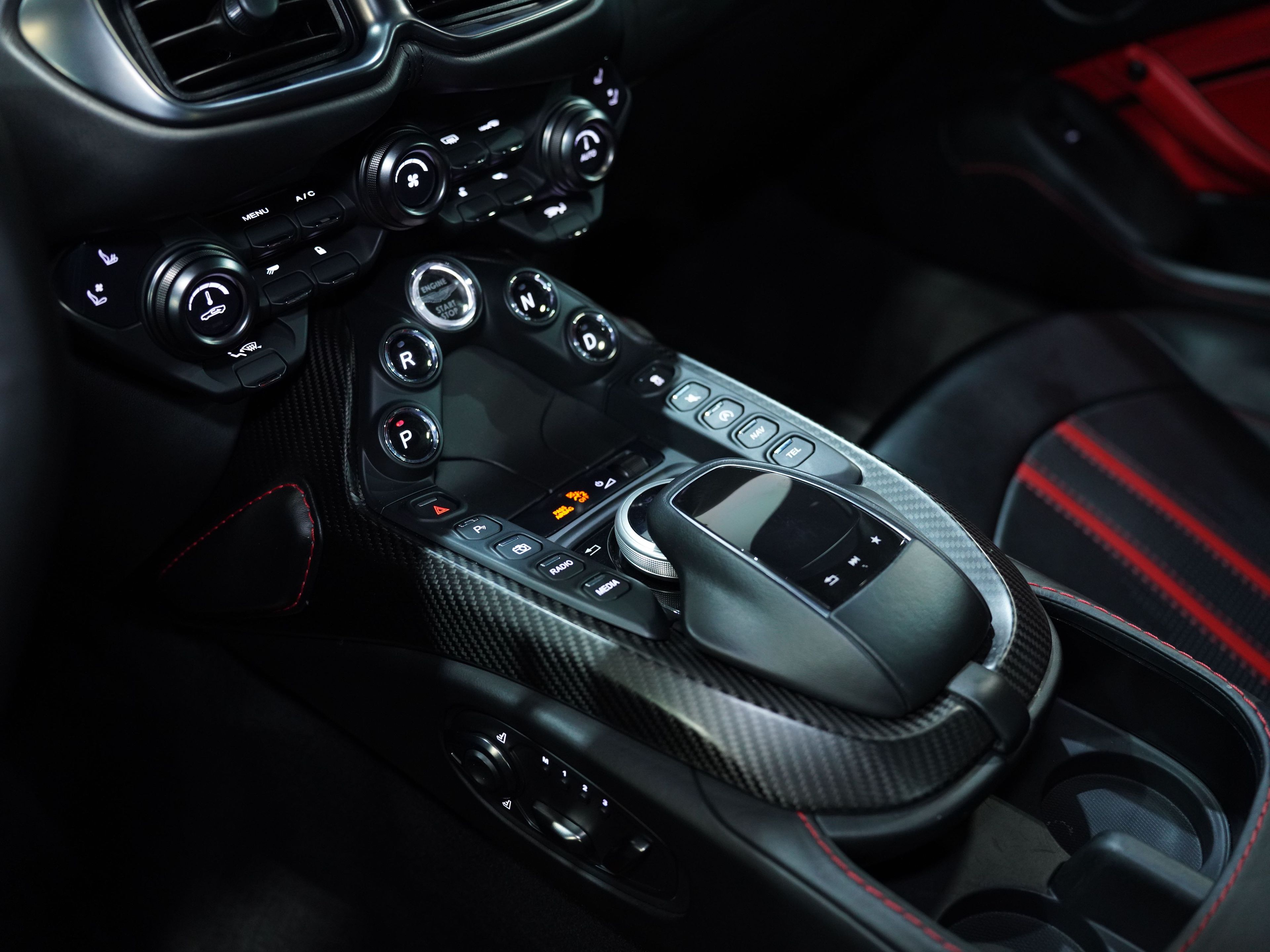CHINA GREY, 2019 ASTON MARTIN VANTAGE Image 37